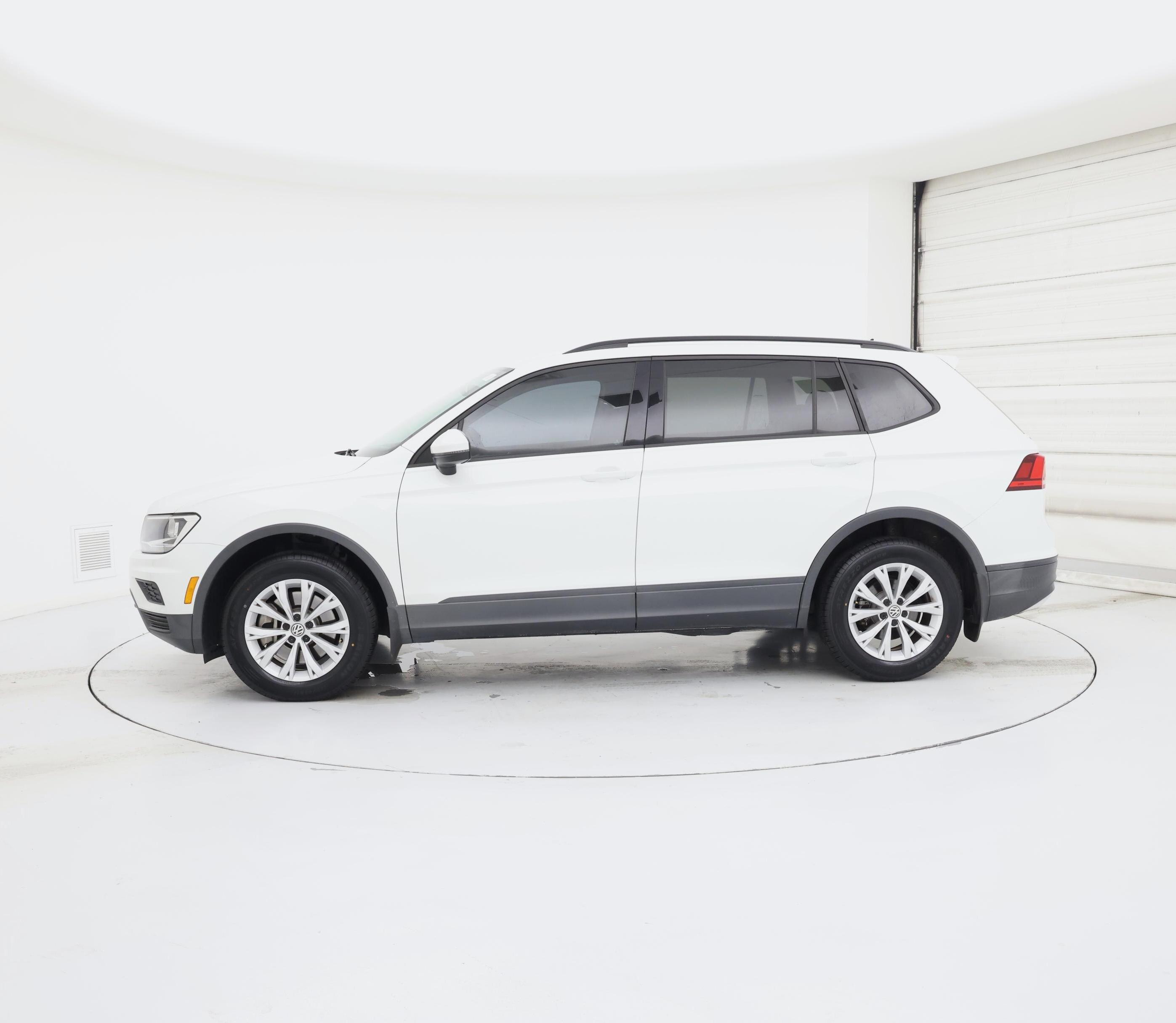 Thumbnail: 2020 Volkswagen Tiguan - 3