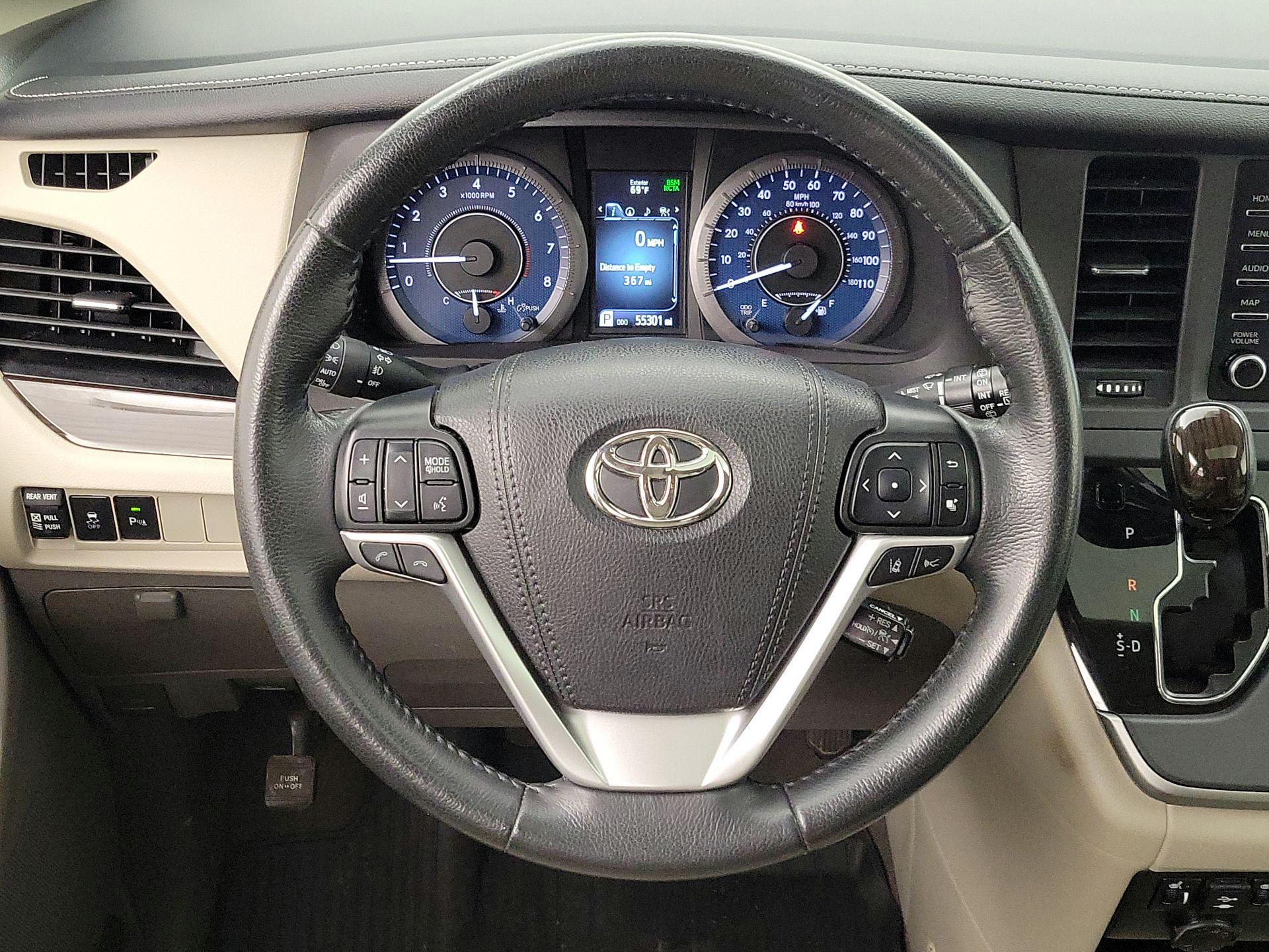 Thumbnail: 2020 Toyota Sienna - 10