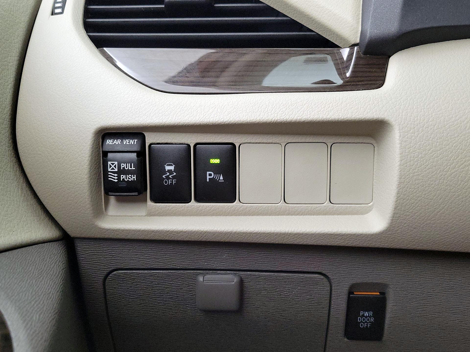 Thumbnail: 2020 Toyota Sienna - 13