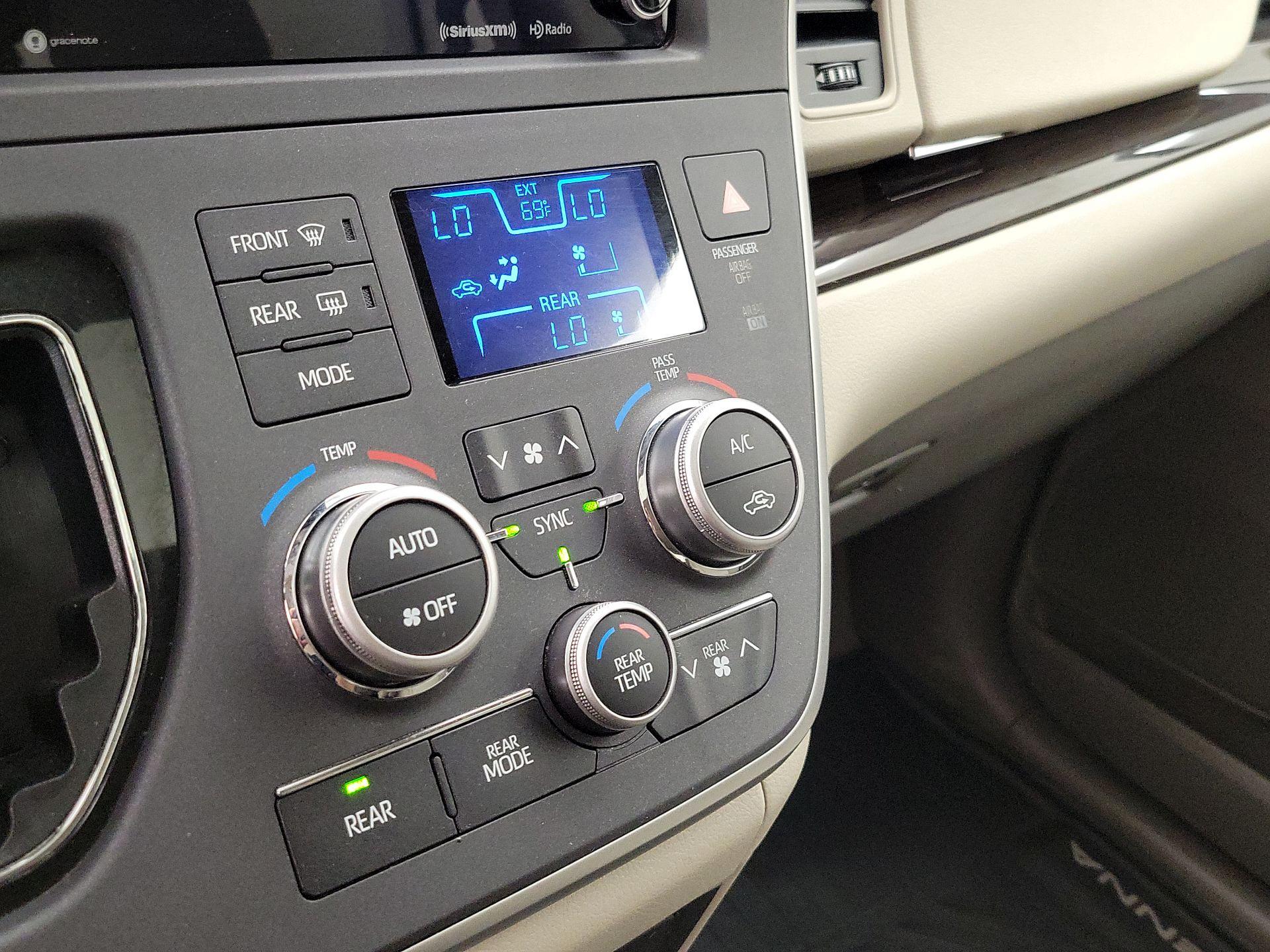 Thumbnail: 2020 Toyota Sienna - 17