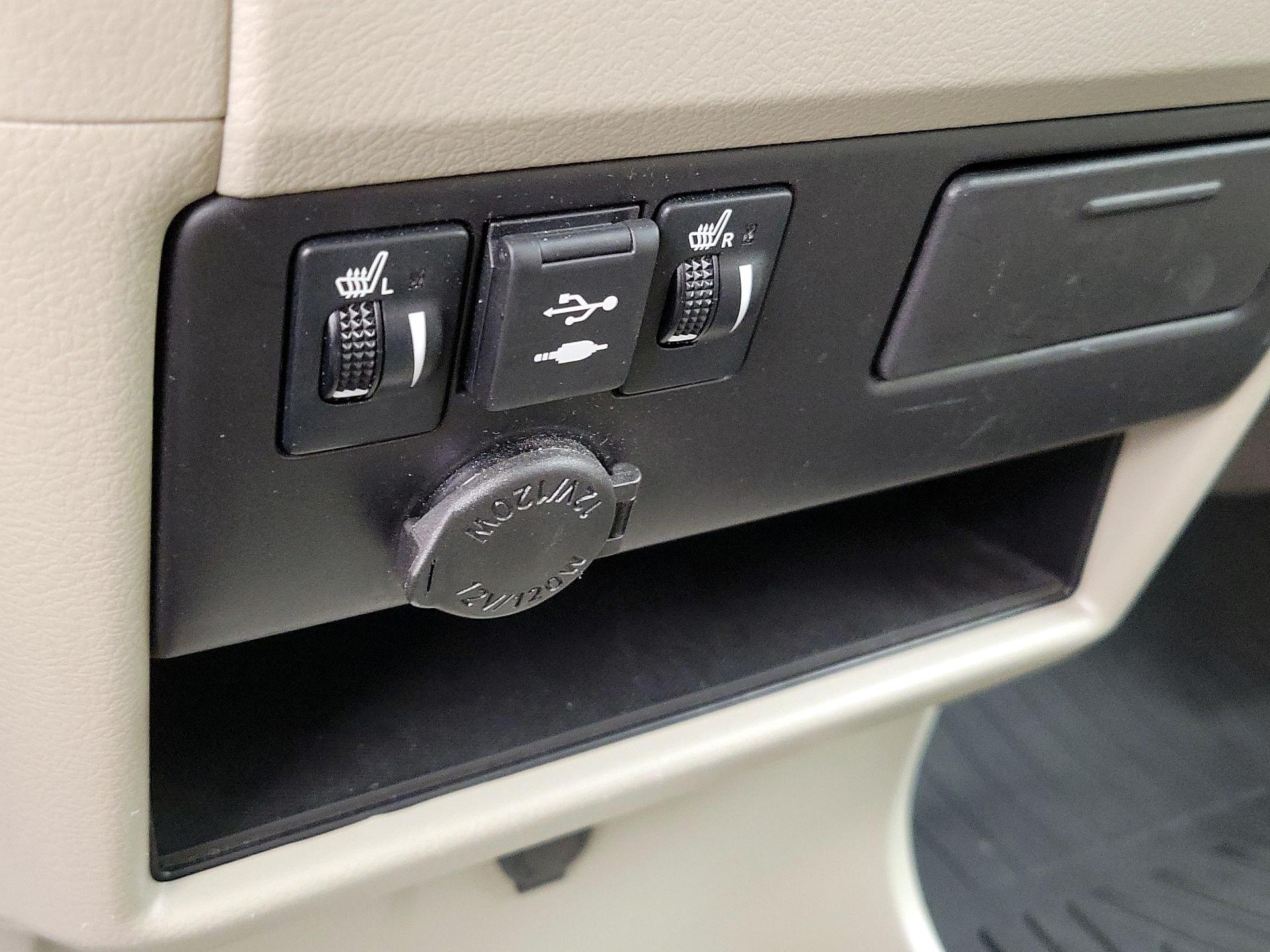 Thumbnail: 2020 Toyota Sienna - 19