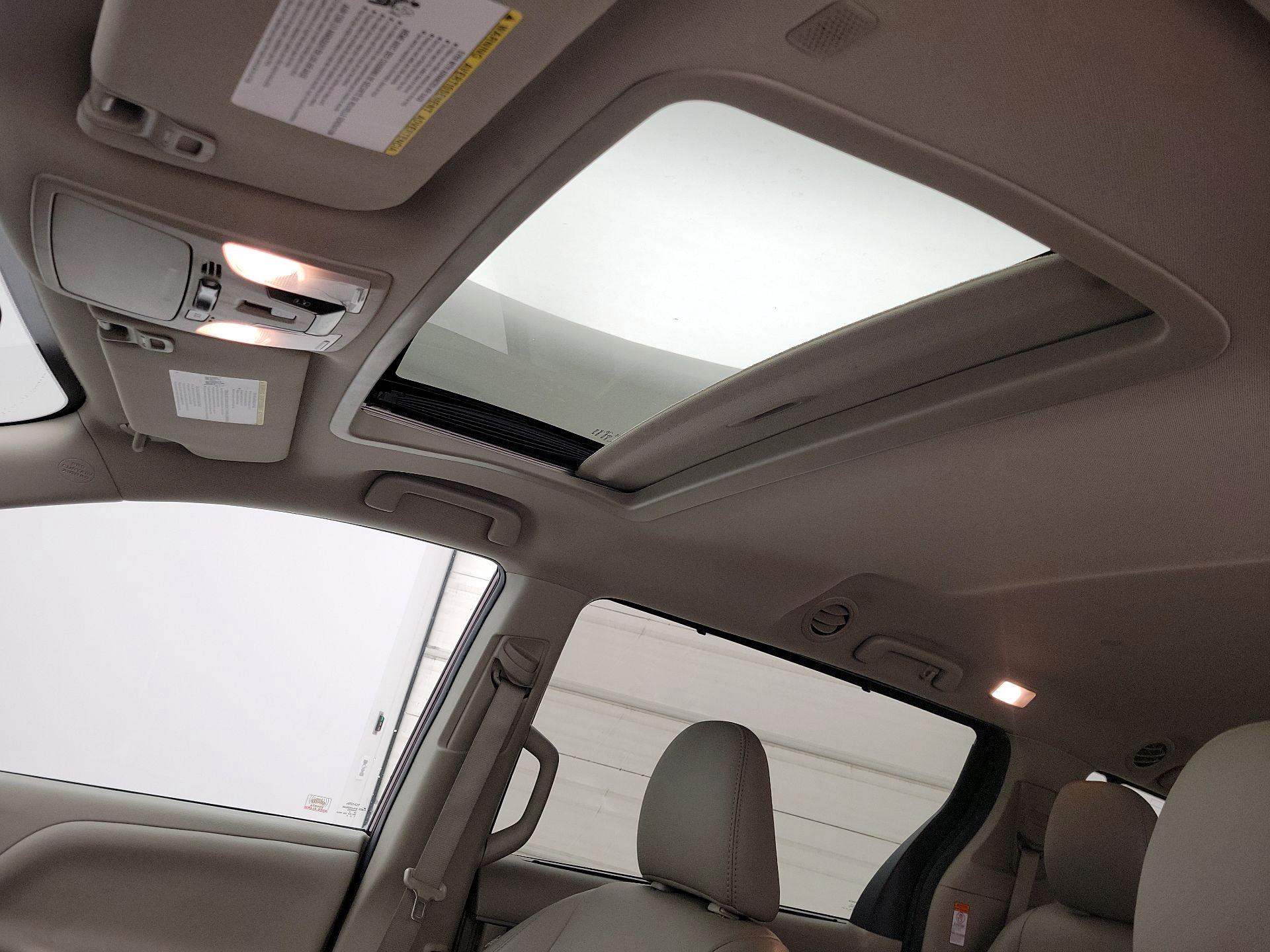 Thumbnail: 2020 Toyota Sienna - 20