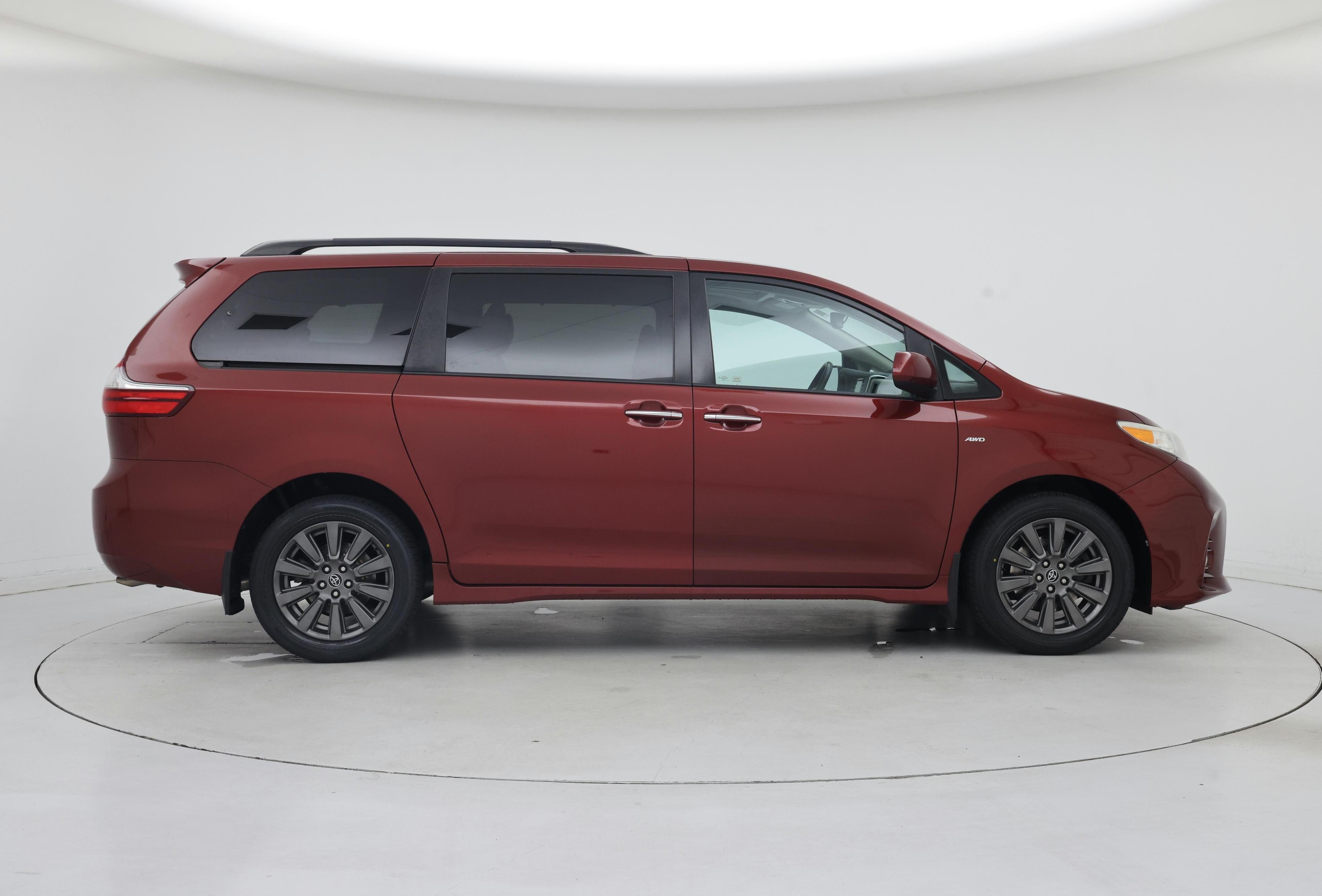 Thumbnail: 2020 Toyota Sienna - 7