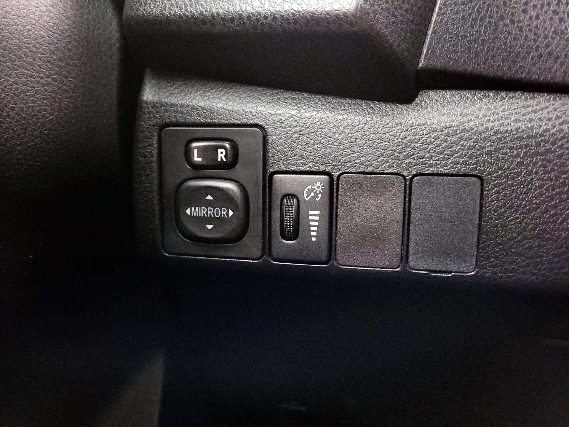 Thumbnail: 2015 Toyota Corolla - 13