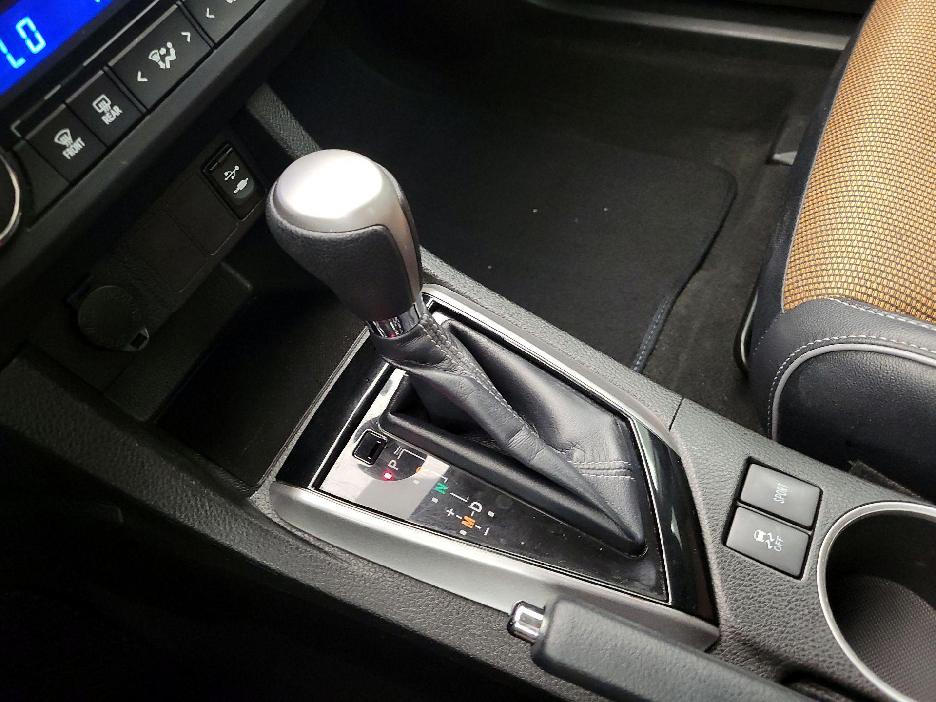 Thumbnail: 2015 Toyota Corolla - 17