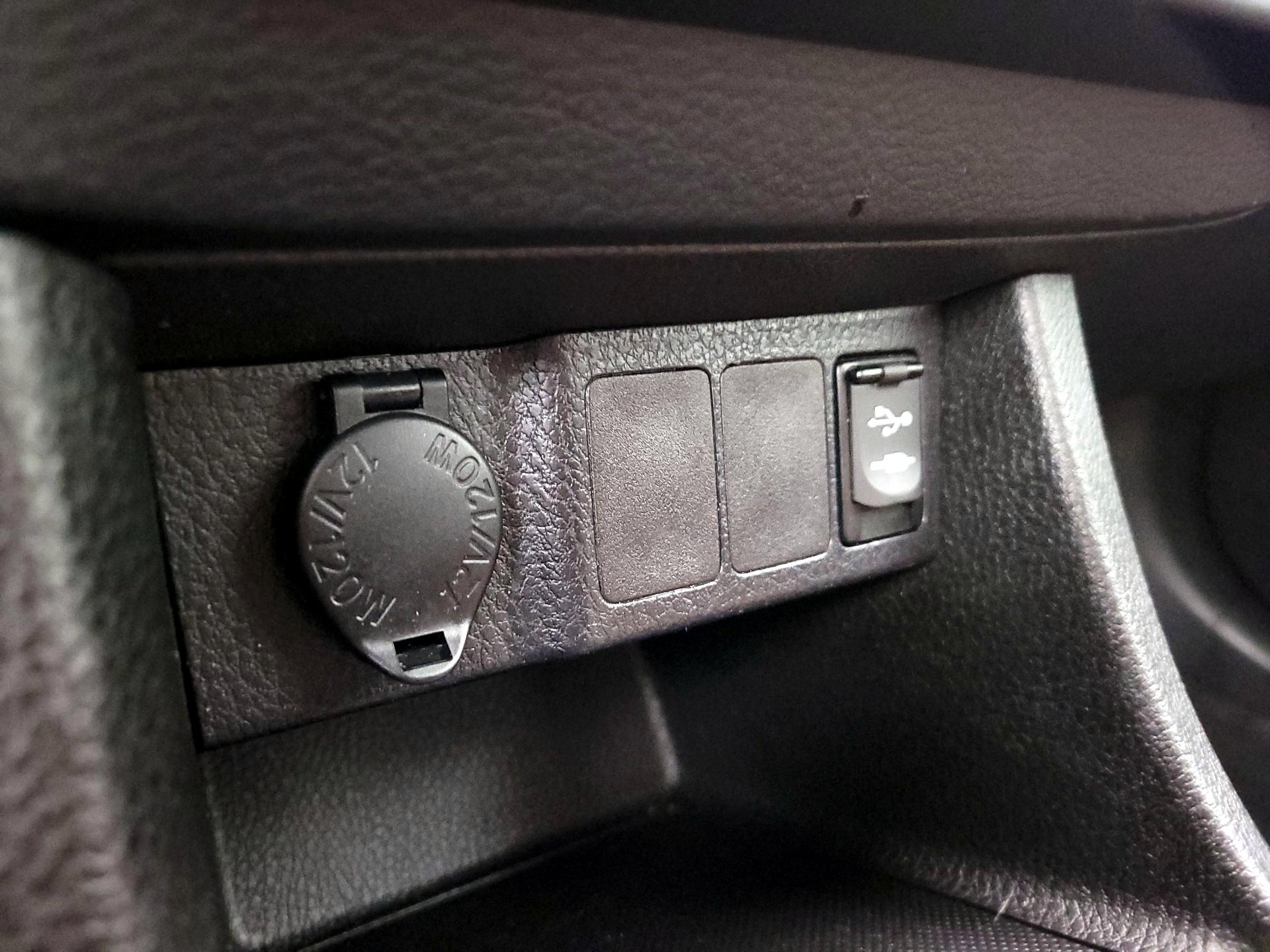 Thumbnail: 2015 Toyota Corolla - 18