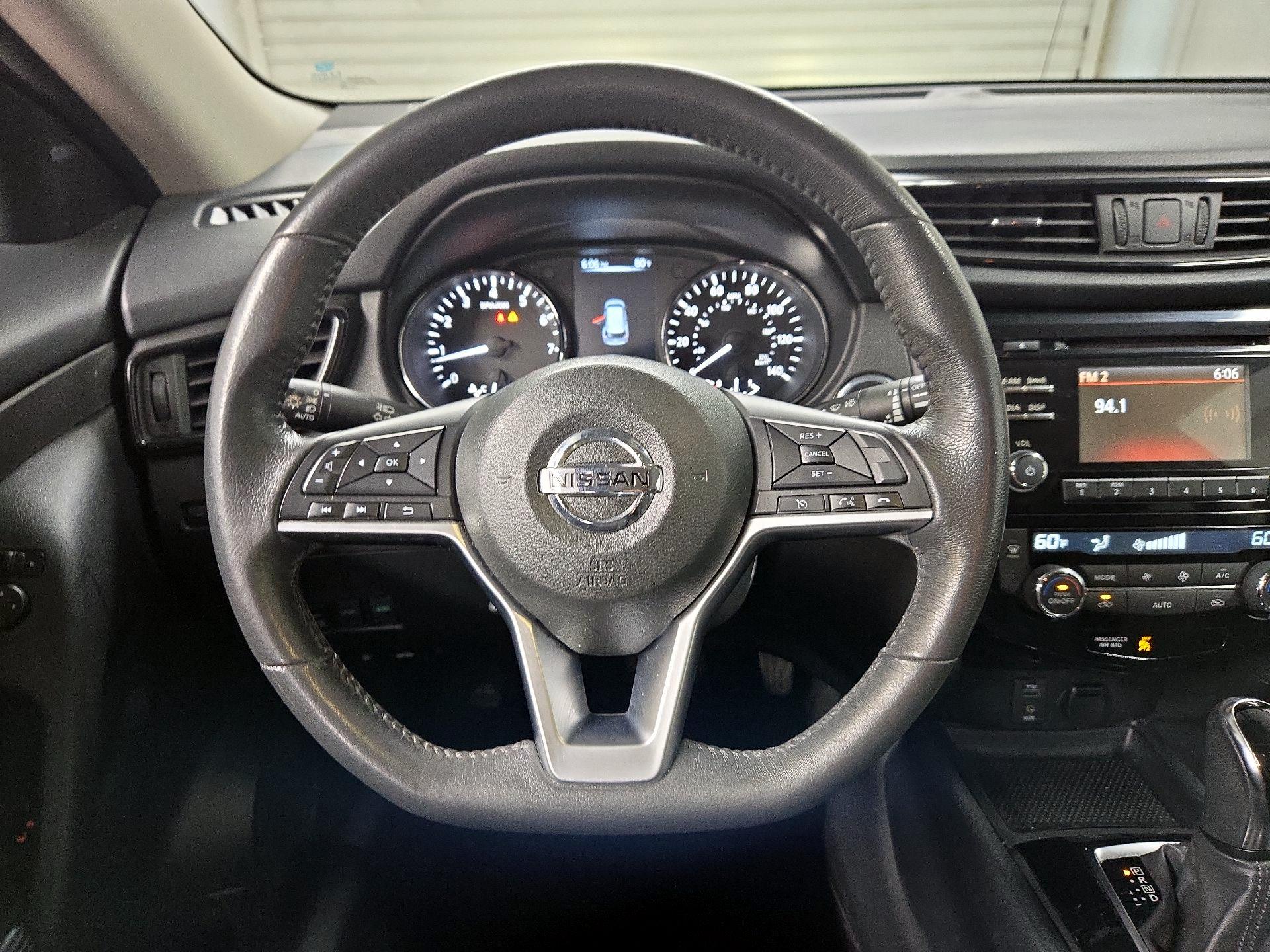 Thumbnail: 2017 Nissan Rogue - 10