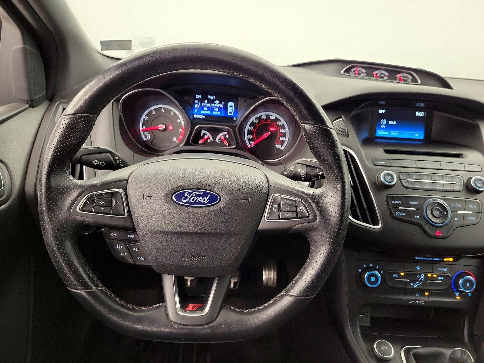 2017 Ford Focus ST - Photo 11