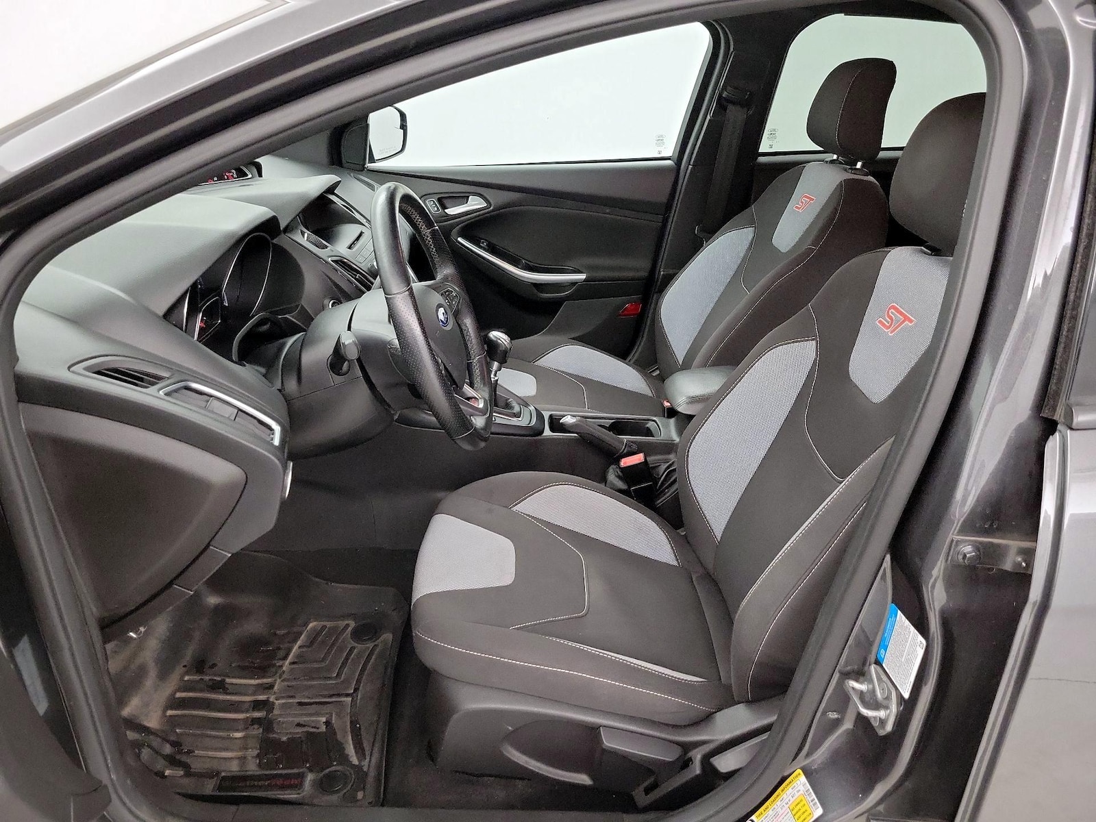 2017 Ford Focus ST - Photo 12