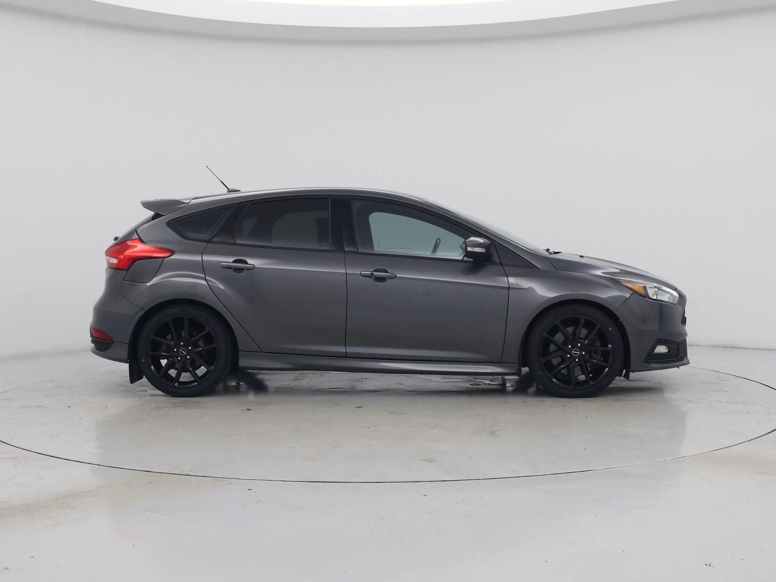 2017 Ford Focus ST - Photo 8