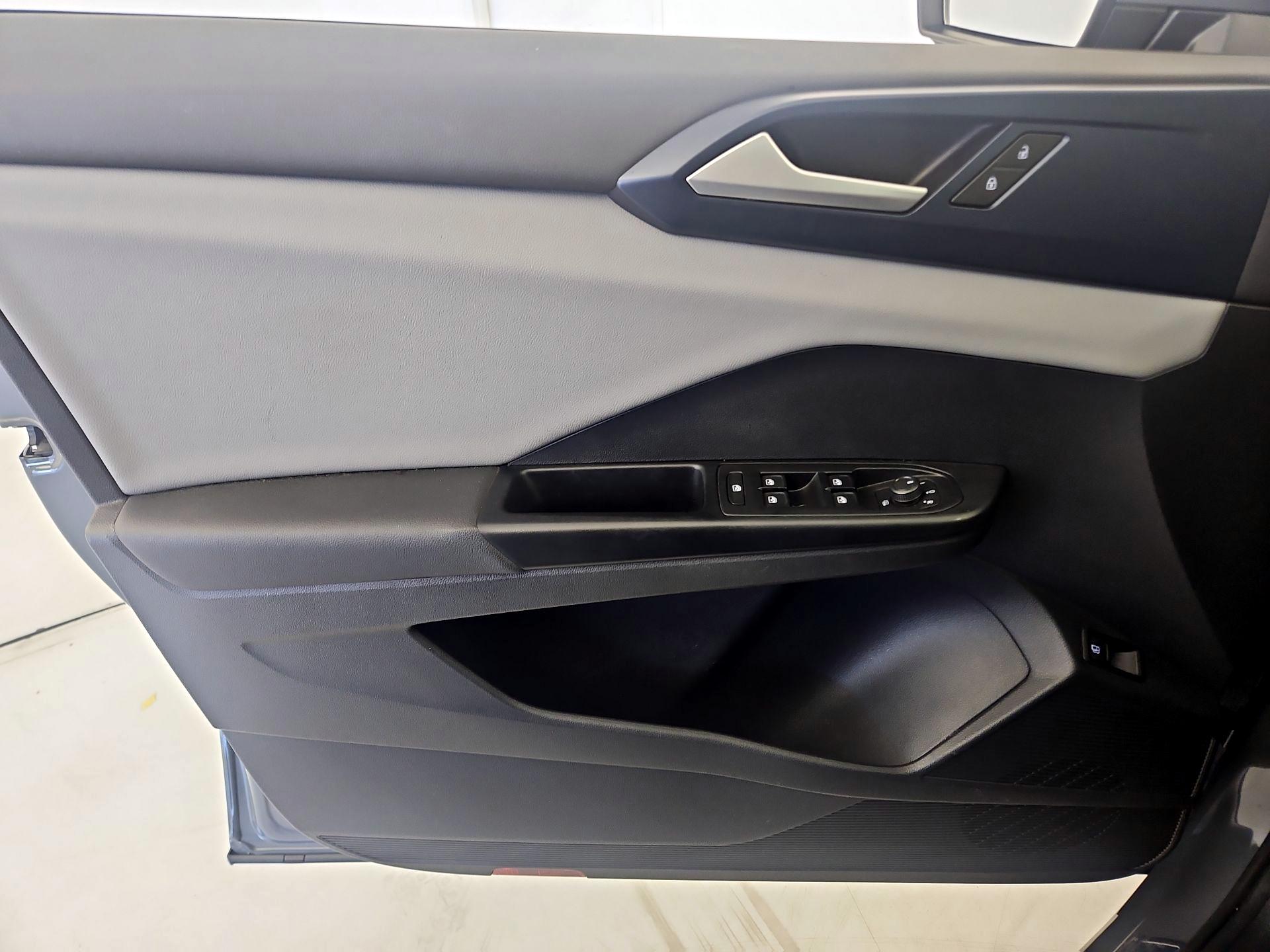 Thumbnail: 2022 Volkswagen Taos - 12