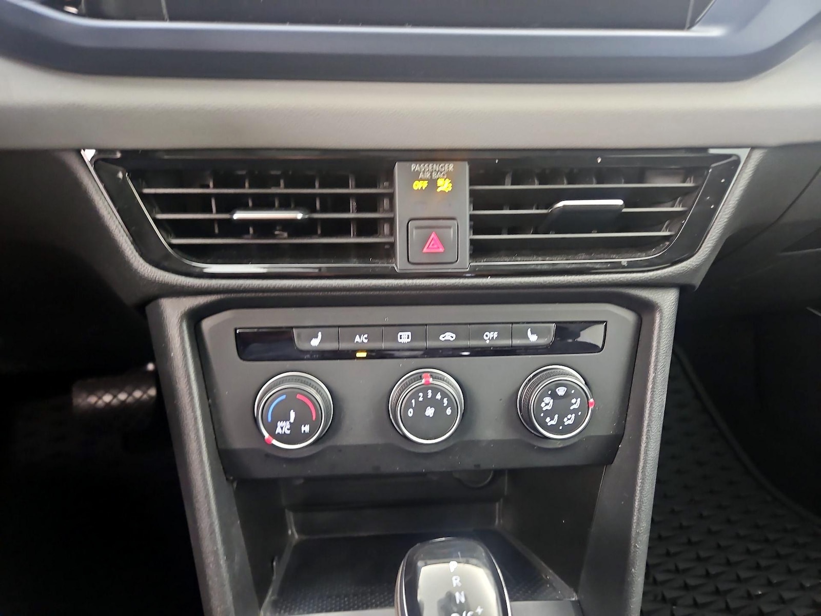 2022 Volkswagen Taos SE - Photo 17