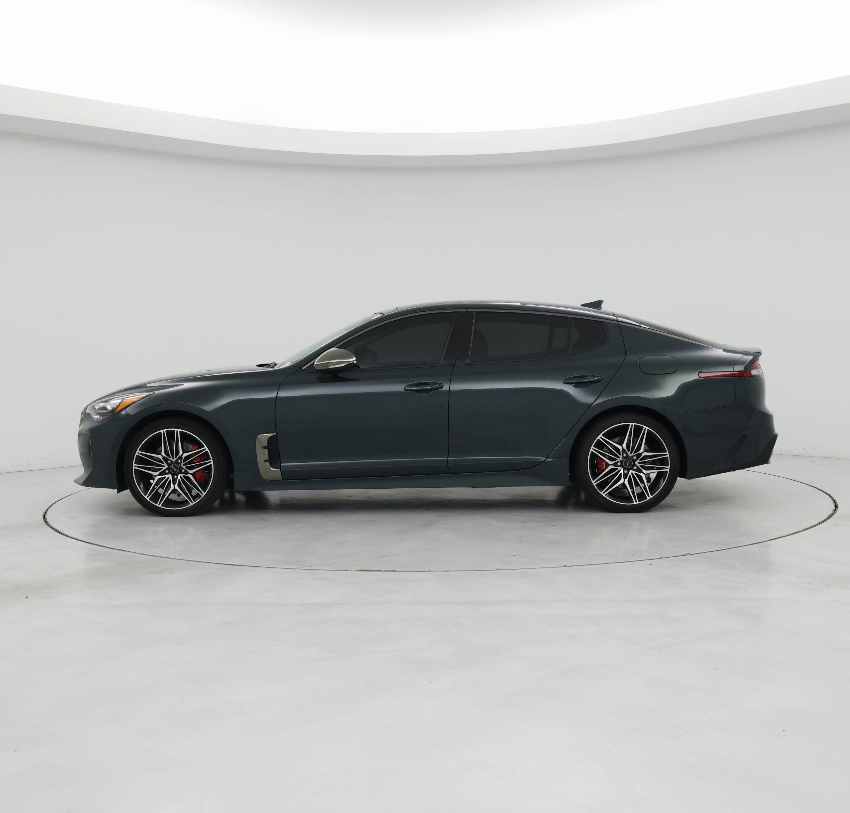 Thumbnail: 2023 Kia Stinger - 3