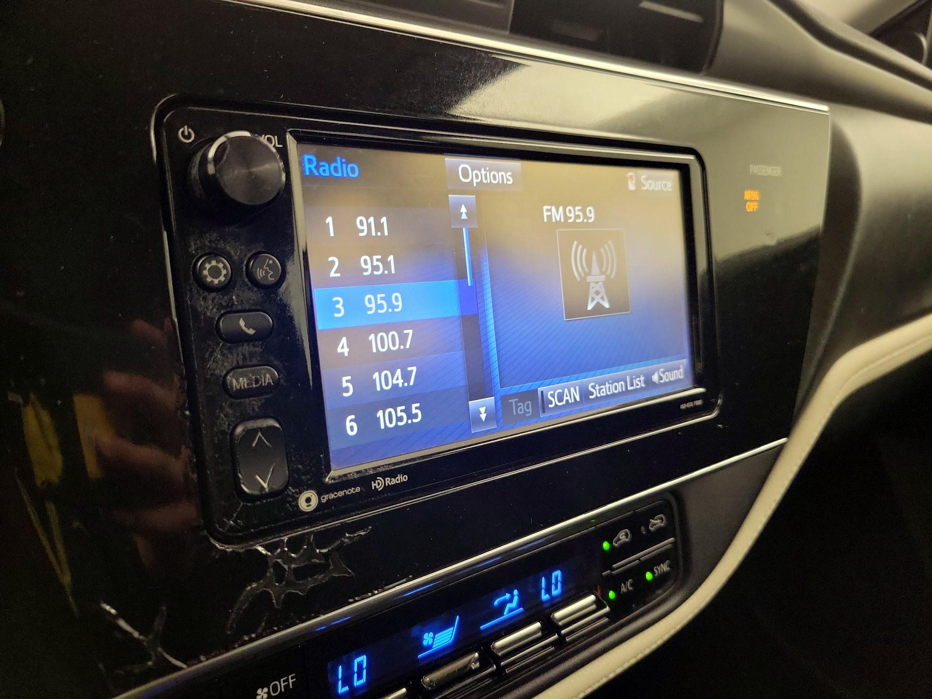 Thumbnail: 2018 Toyota Corolla iM - 15