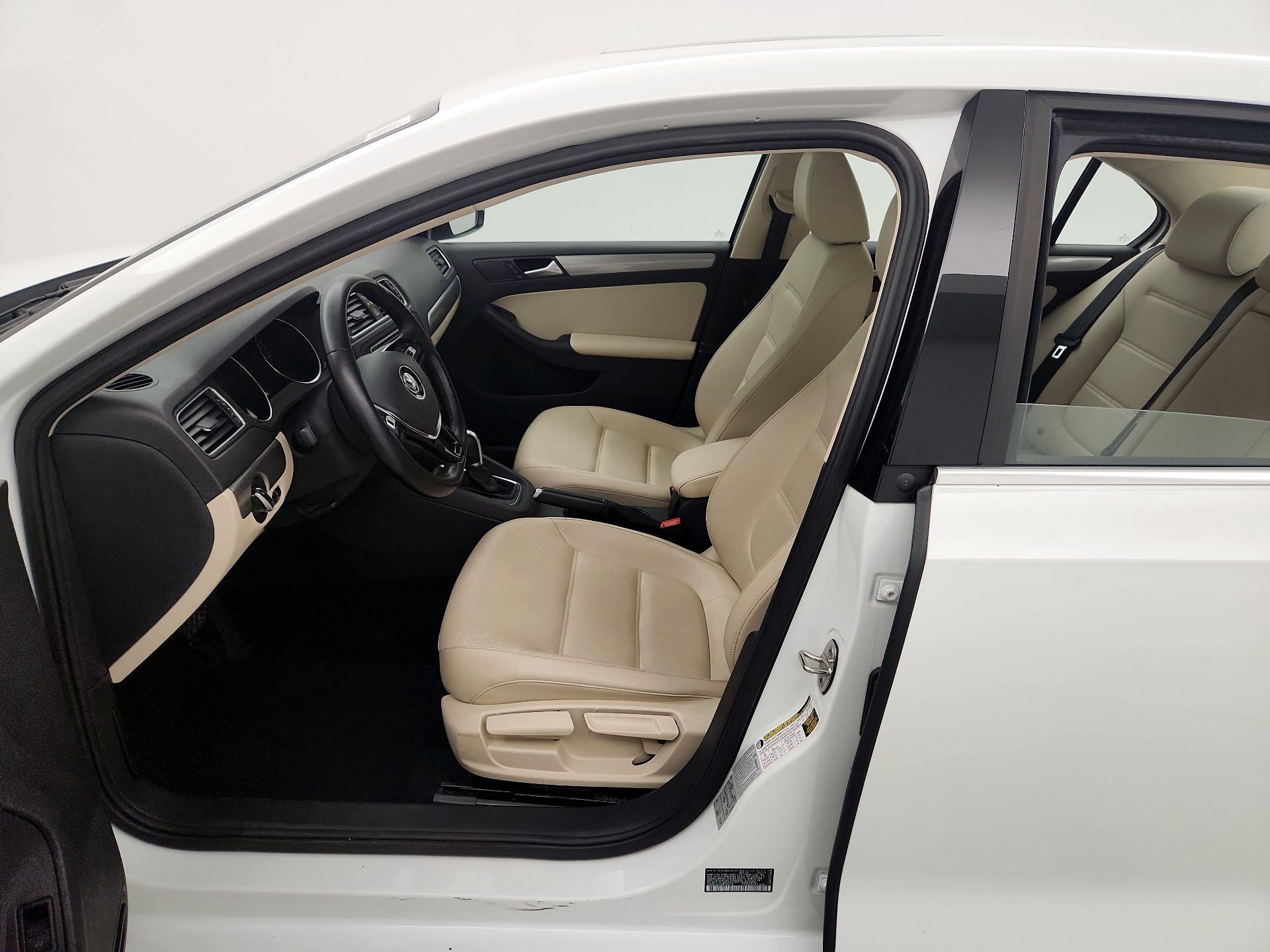 Thumbnail: 2017 Volkswagen Jetta - 11