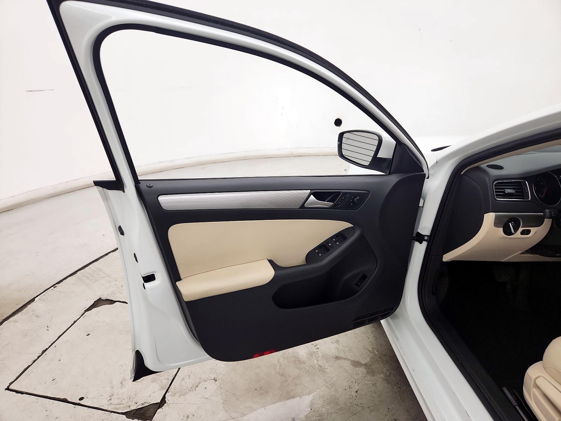 Thumbnail: 2017 Volkswagen Jetta - 12