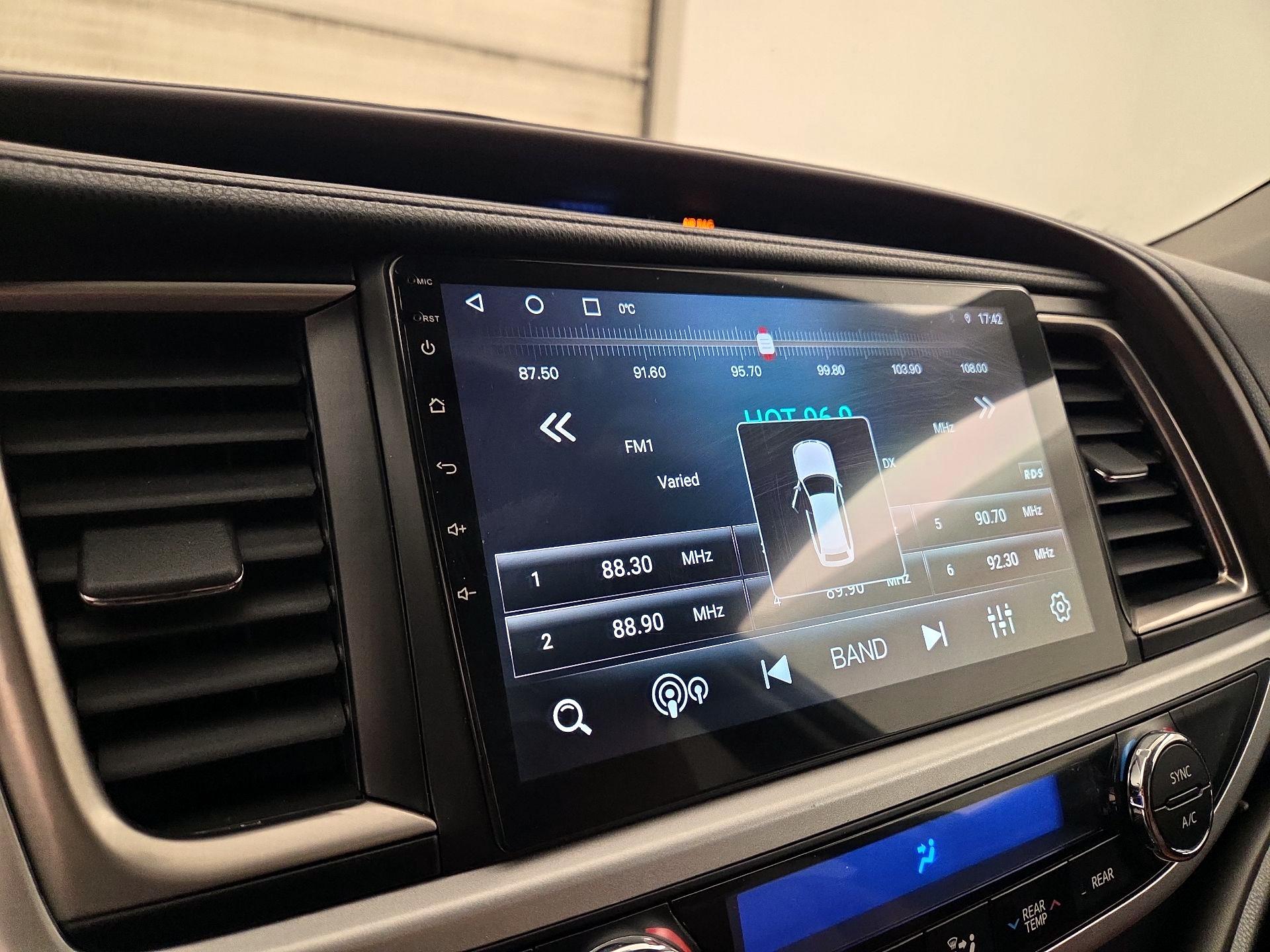 Thumbnail: 2018 Toyota Highlander - 16