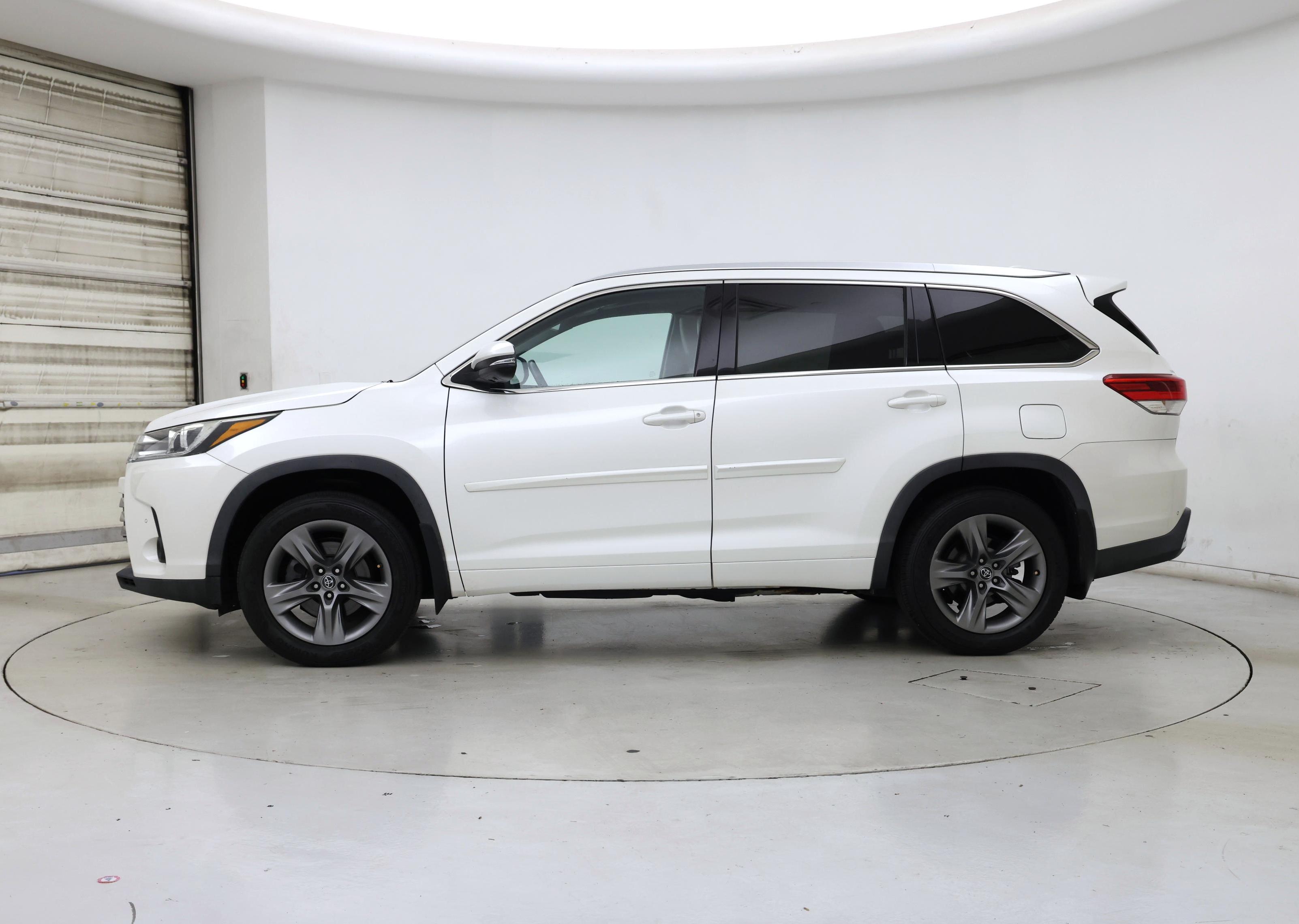 Thumbnail: 2018 Toyota Highlander - 3