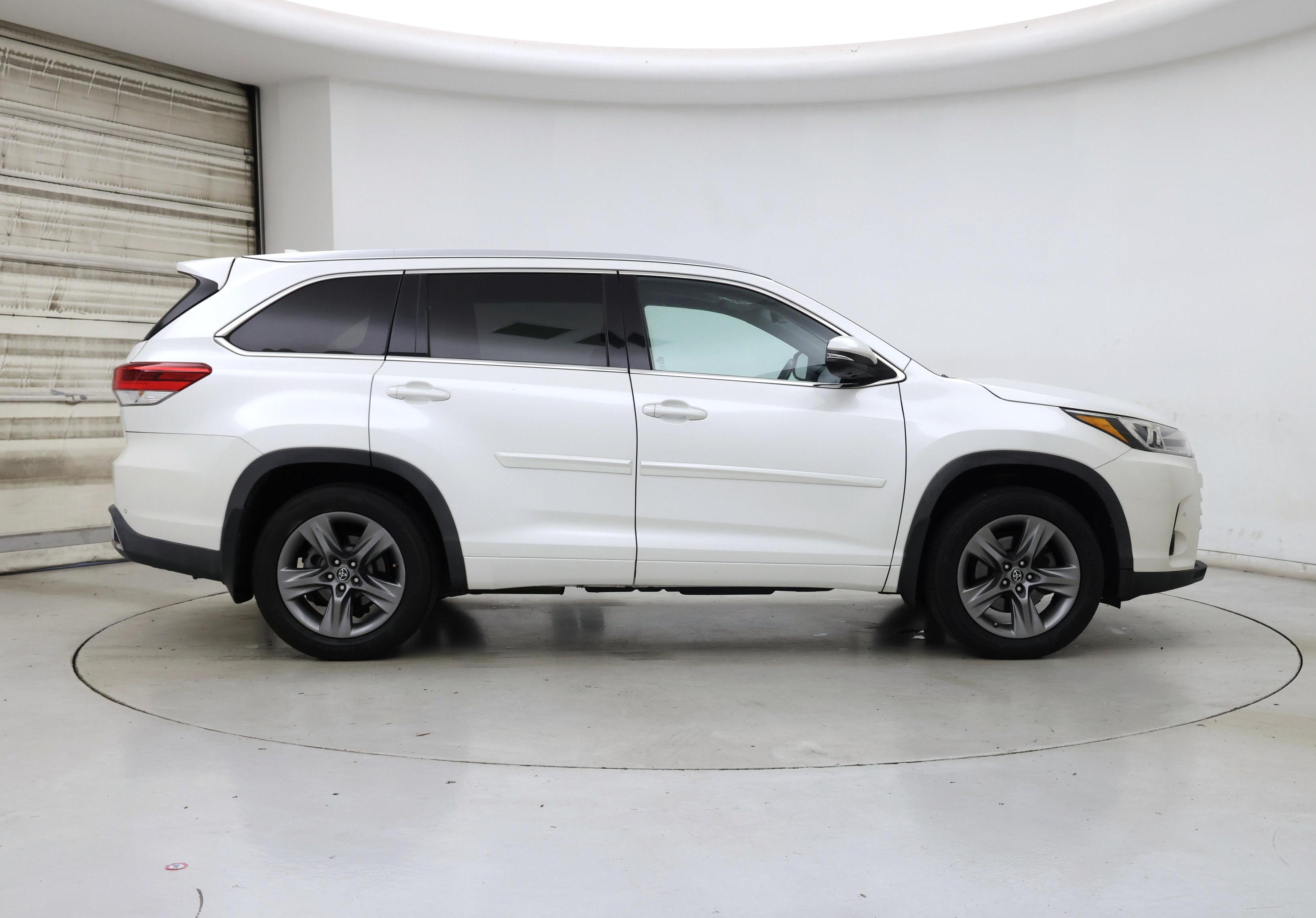 Thumbnail: 2018 Toyota Highlander - 7