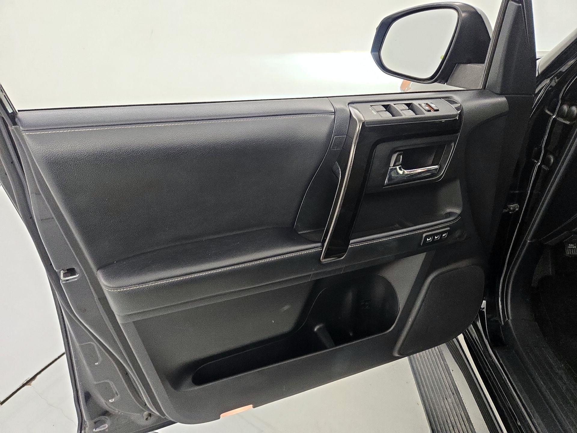 Thumbnail: 2021 Toyota 4Runner - 12