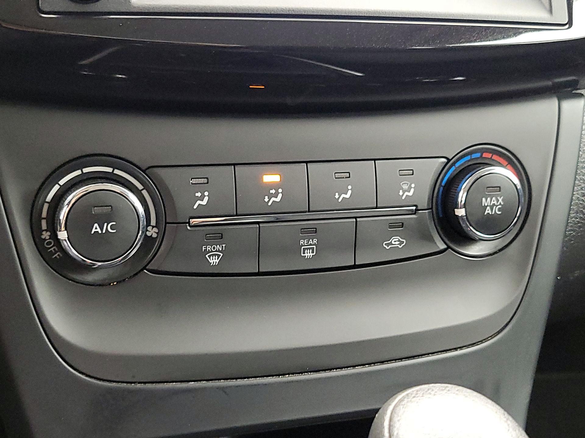 Thumbnail: 2019 Nissan Sentra - 16