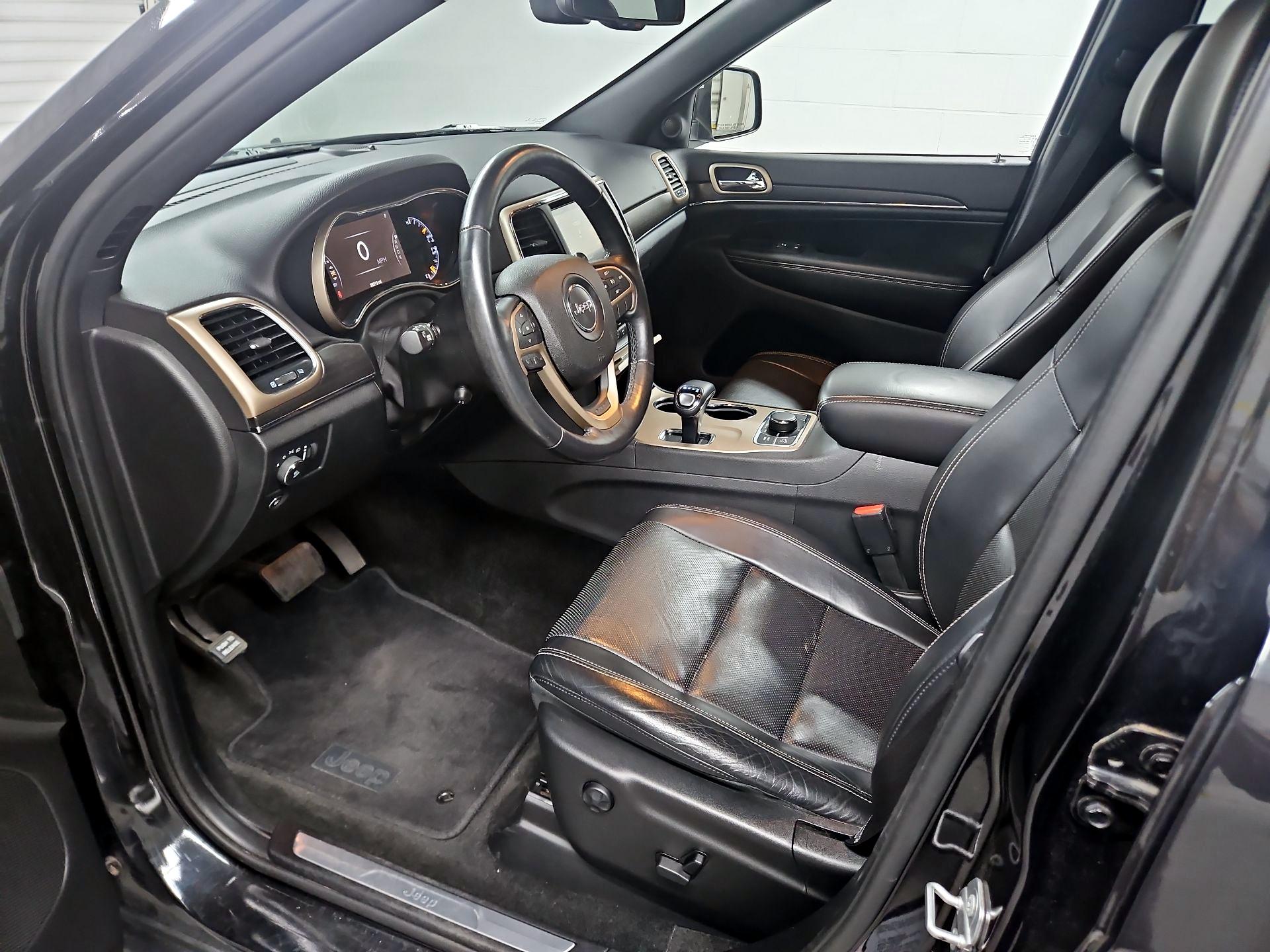 Thumbnail: 2015 Jeep Grand Cherokee - 11