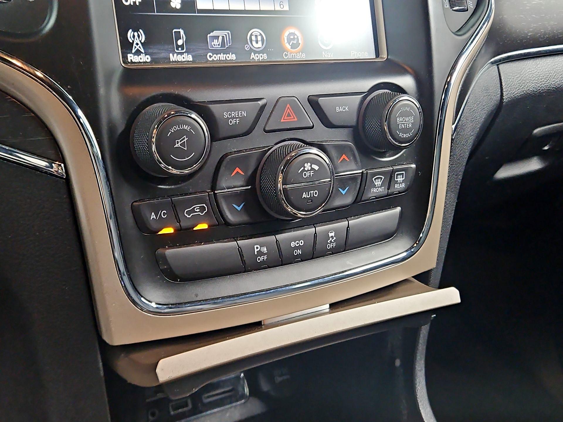 Thumbnail: 2015 Jeep Grand Cherokee - 17