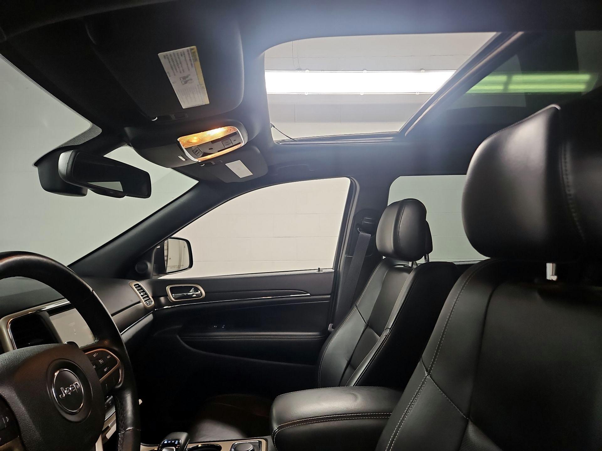 Thumbnail: 2015 Jeep Grand Cherokee - 20