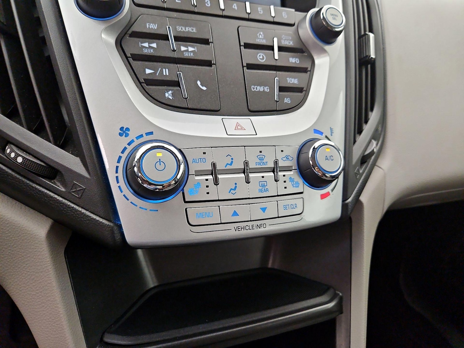 2016 Chevrolet Equinox LT - Photo 16