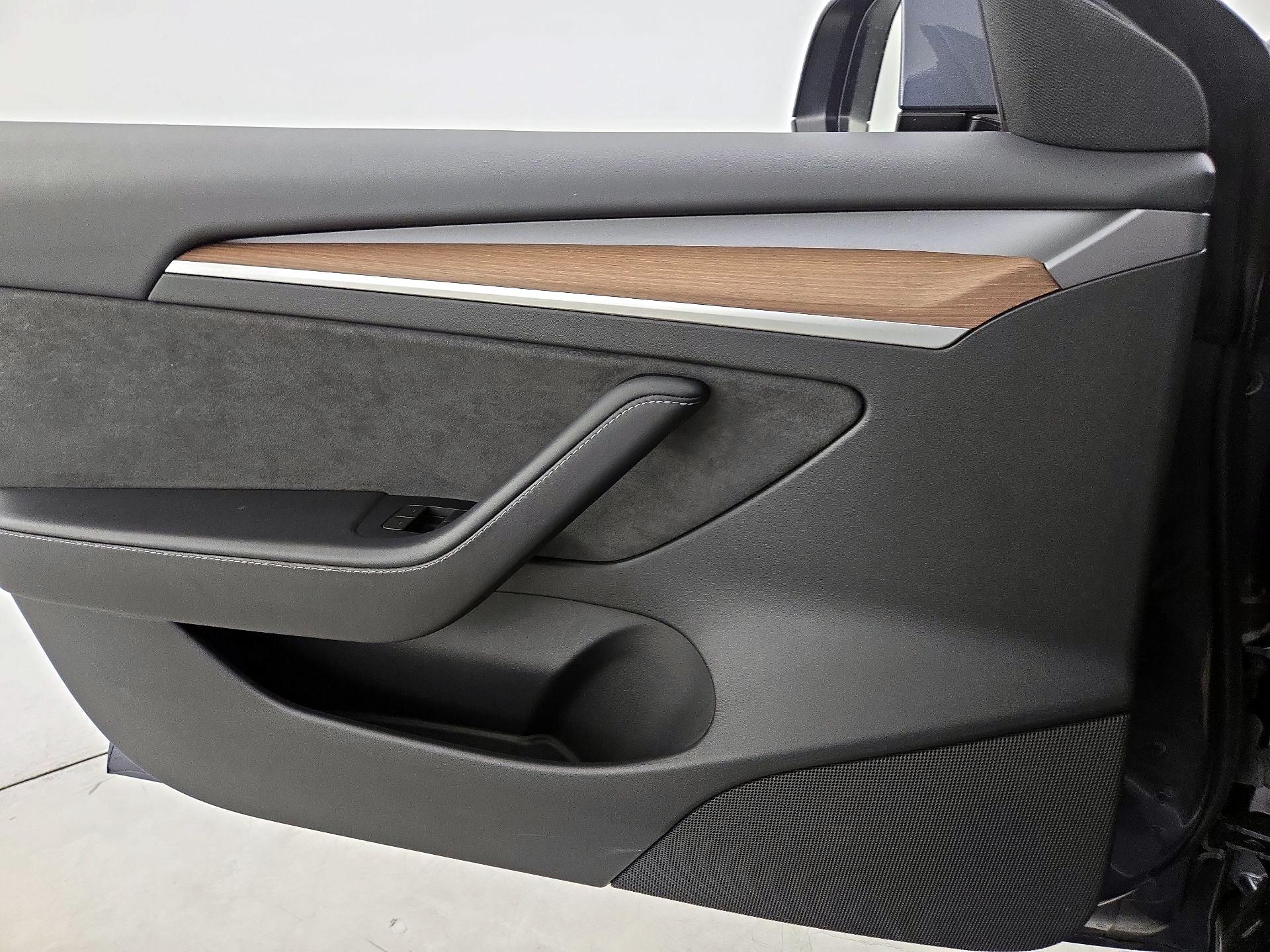 Thumbnail: 2023 Tesla Model 3 - 12