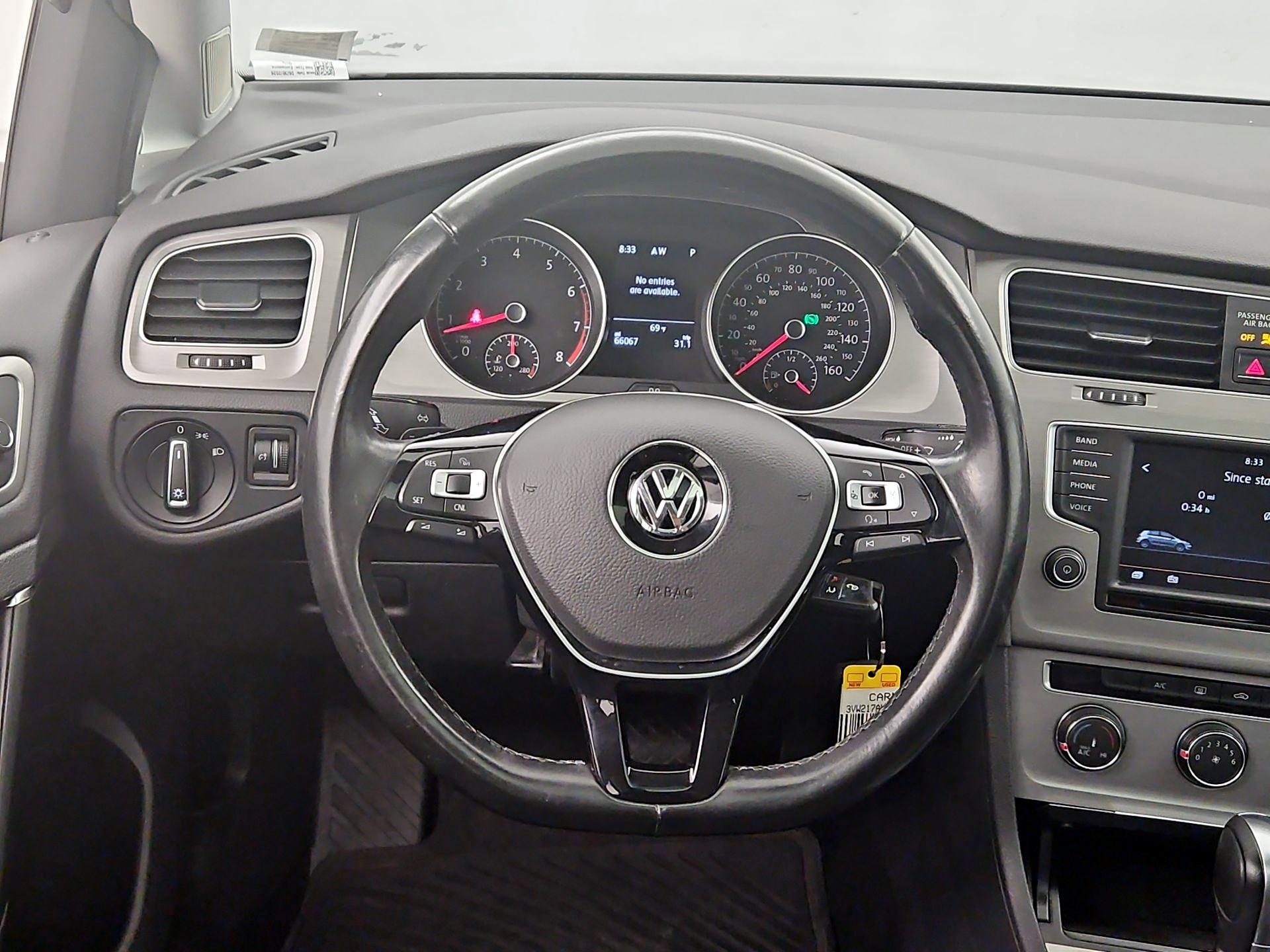 Thumbnail: 2016 Volkswagen Golf - 10