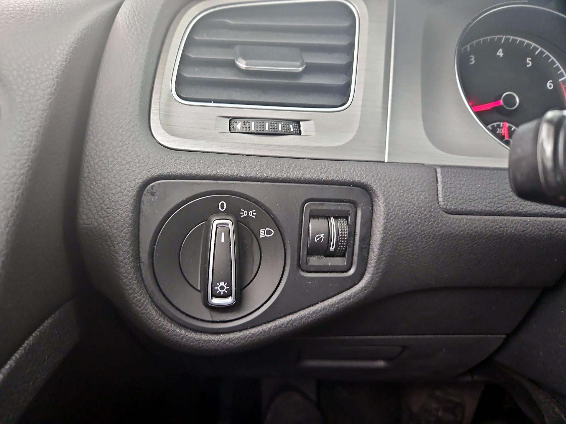 Thumbnail: 2016 Volkswagen Golf - 13