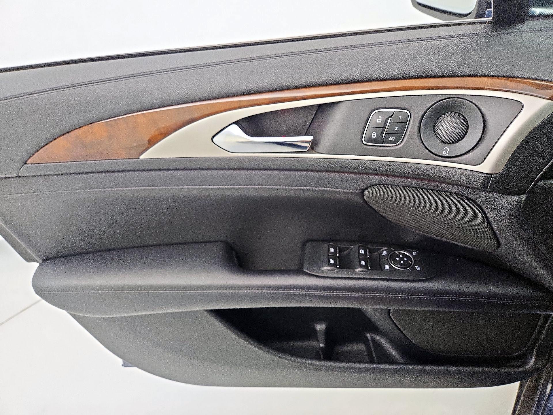 Thumbnail: 2019 Lincoln MKZ - 12
