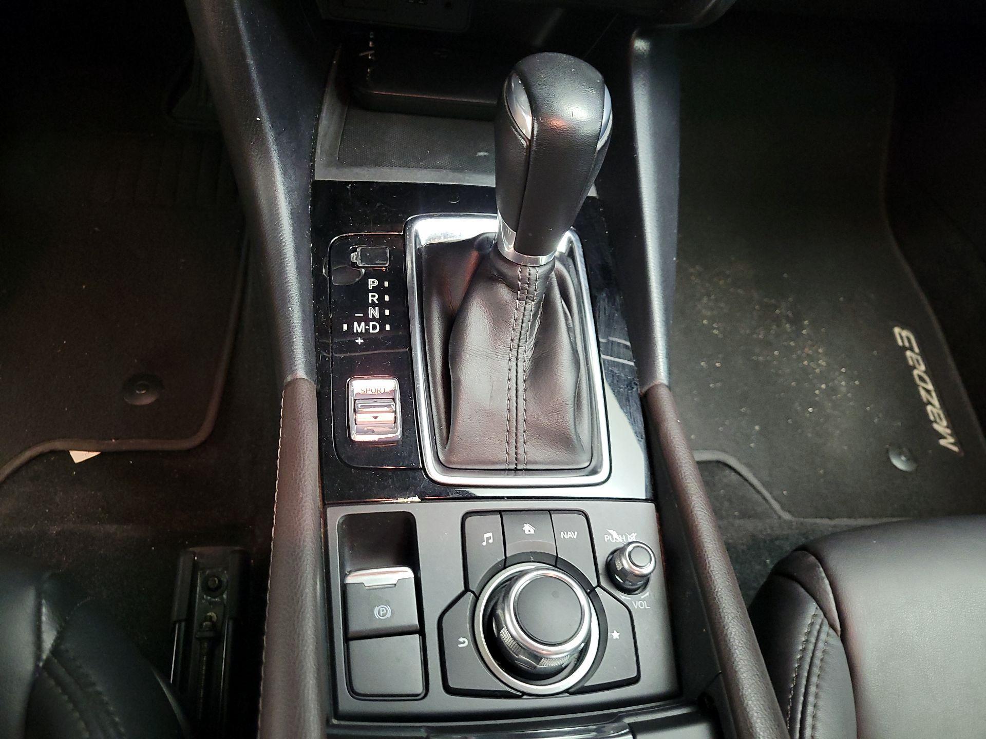 Thumbnail: 2018 Mazda Mazda3 - 18