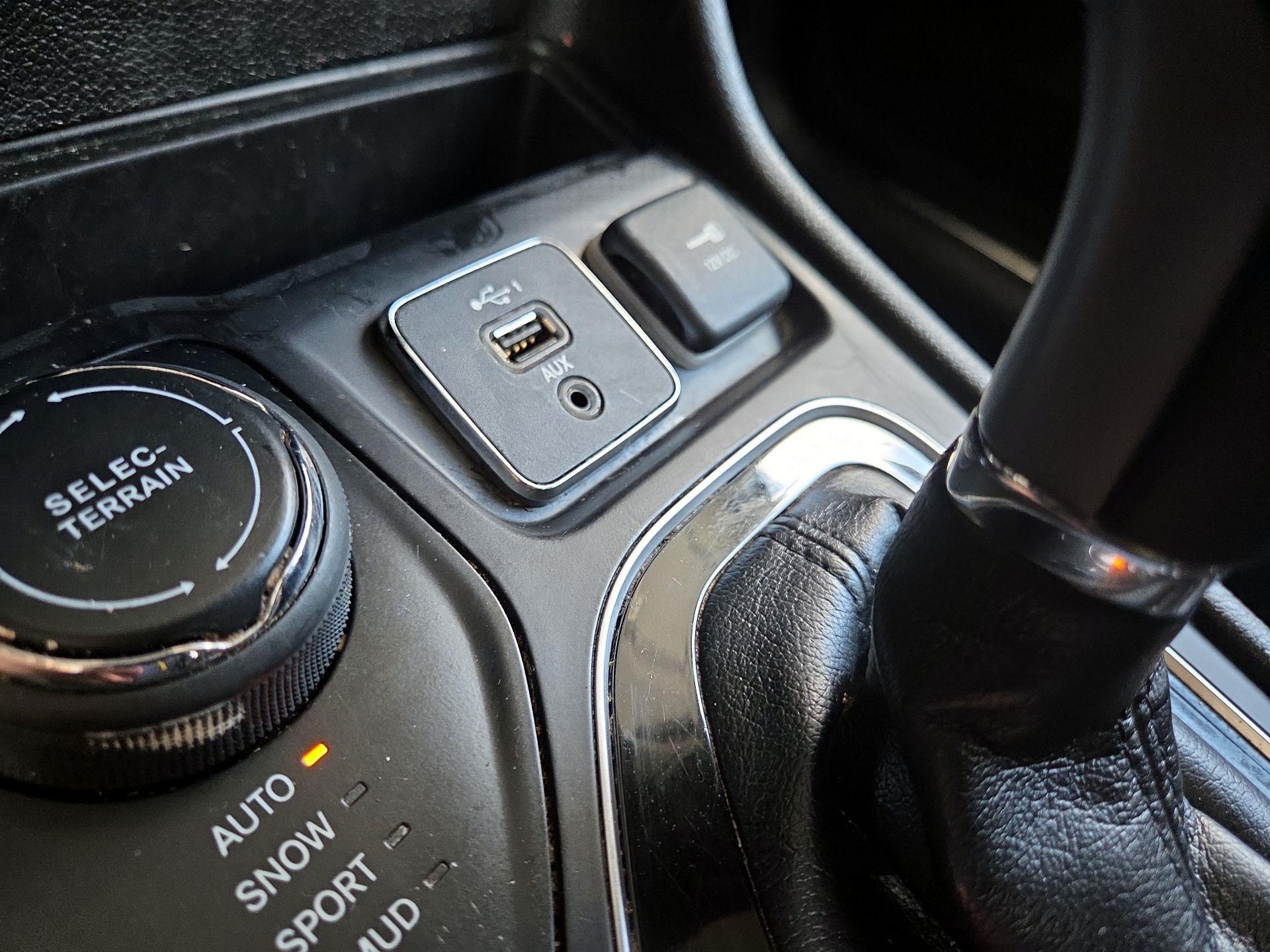 Thumbnail: 2021 Jeep Cherokee - 18