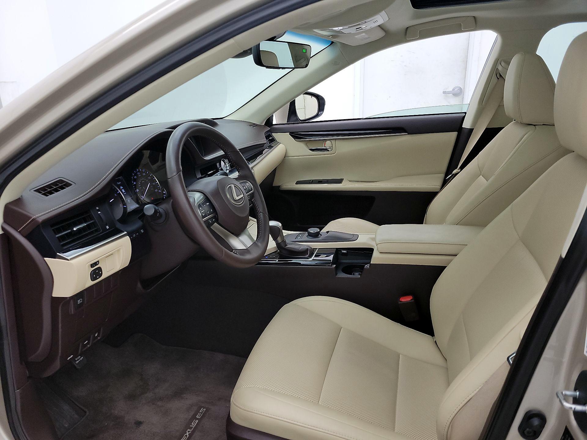 Thumbnail: 2017 Lexus ES - 11