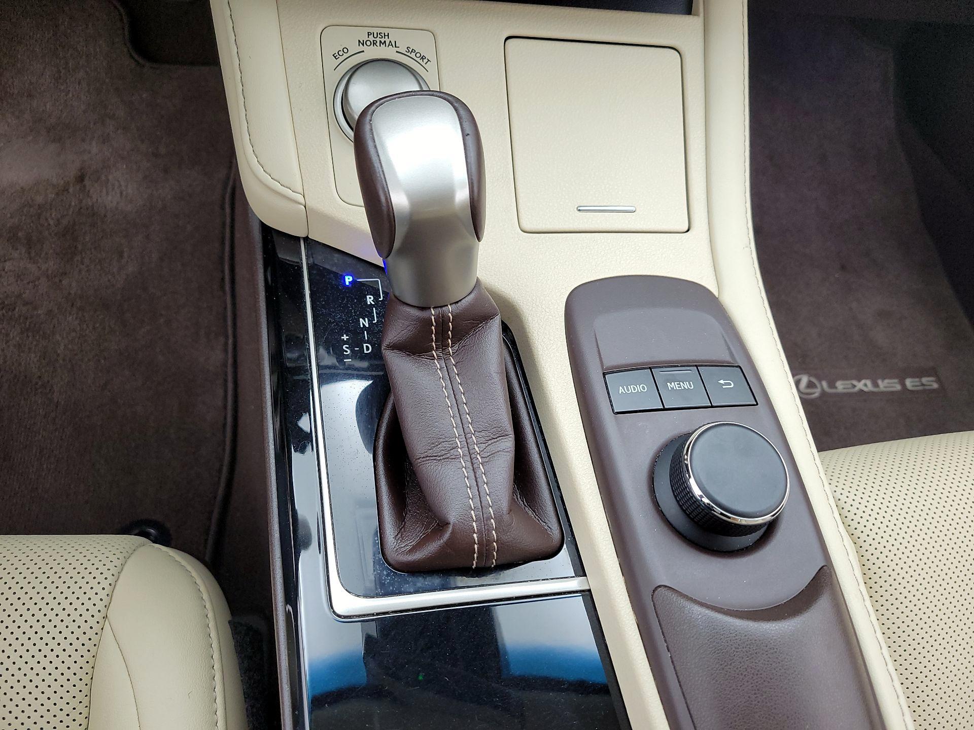 Thumbnail: 2017 Lexus ES - 17
