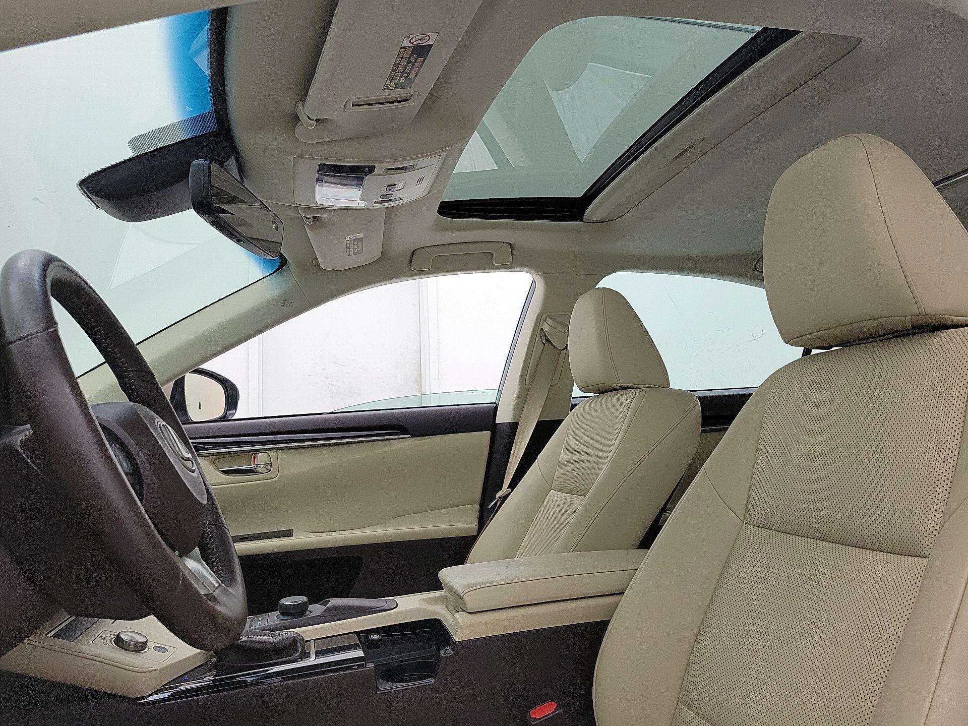 Thumbnail: 2017 Lexus ES - 19