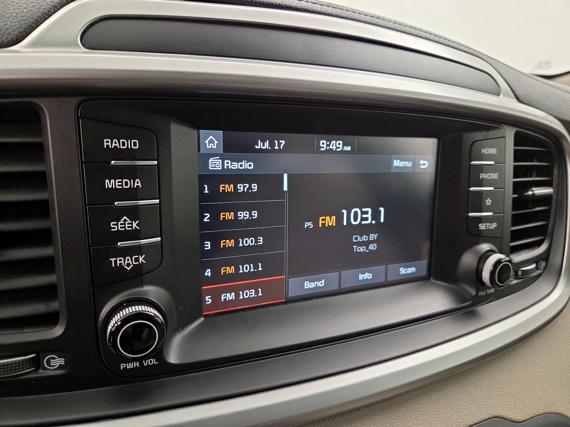 Thumbnail: 2020 Kia Sorento - 15