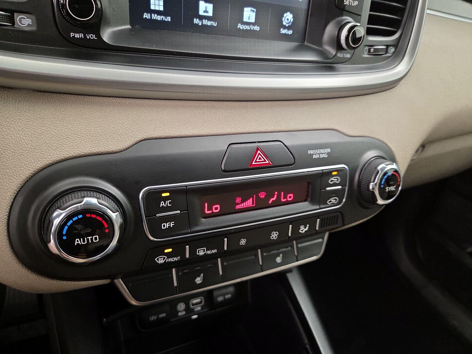 Thumbnail: 2020 Kia Sorento - 16