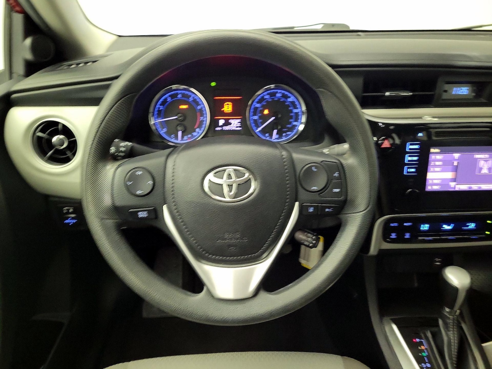 2019 Toyota Corolla LE - Photo 11