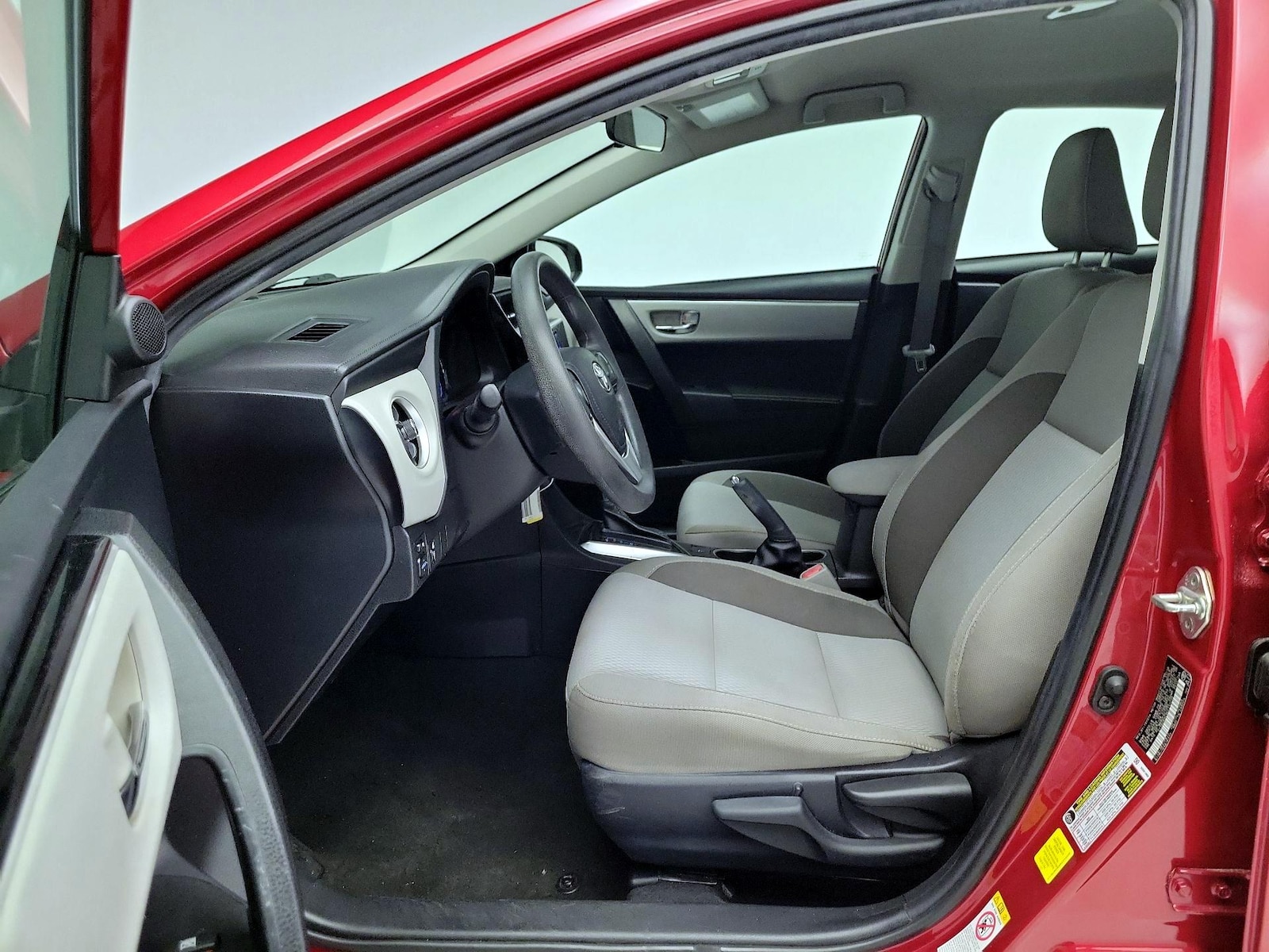 2019 Toyota Corolla LE - Photo 12