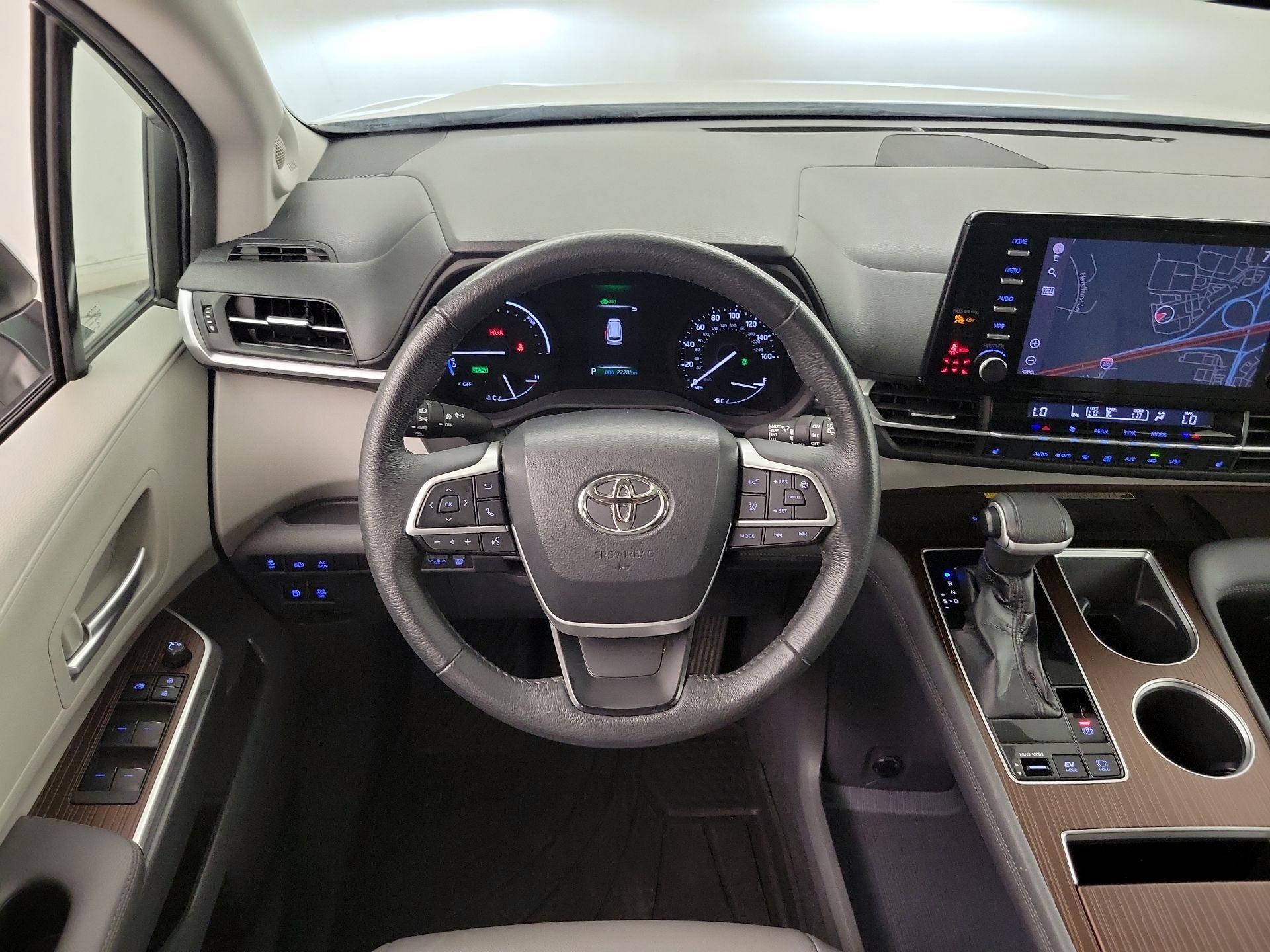 Thumbnail: 2022 Toyota Sienna - 10