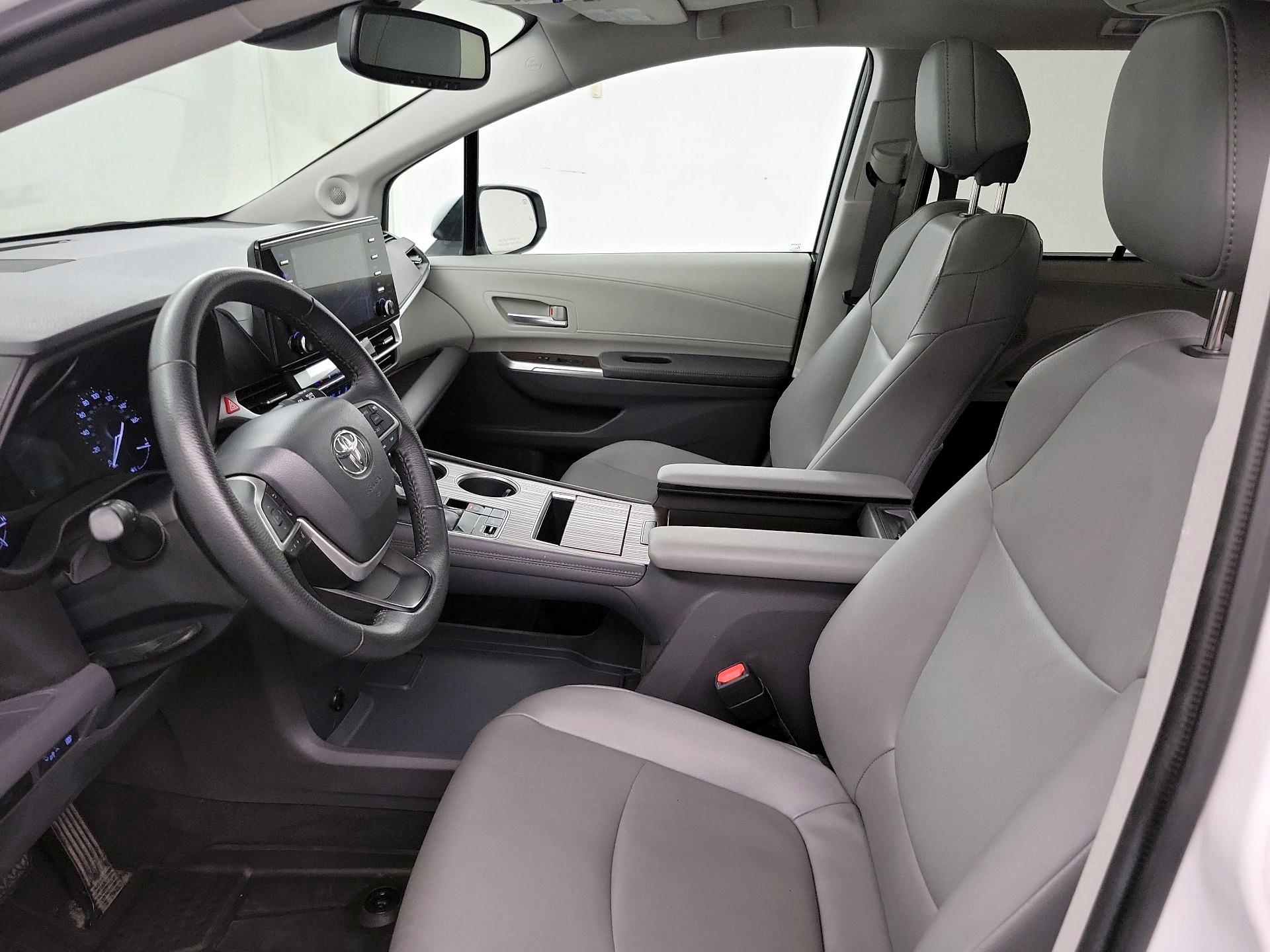 Thumbnail: 2022 Toyota Sienna - 11