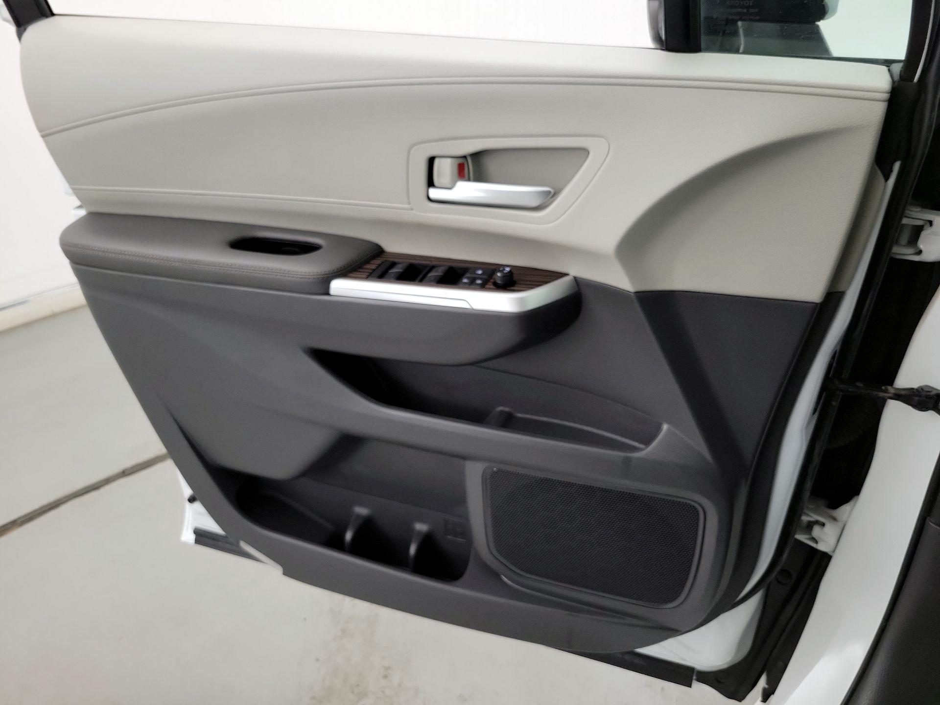 Thumbnail: 2022 Toyota Sienna - 12