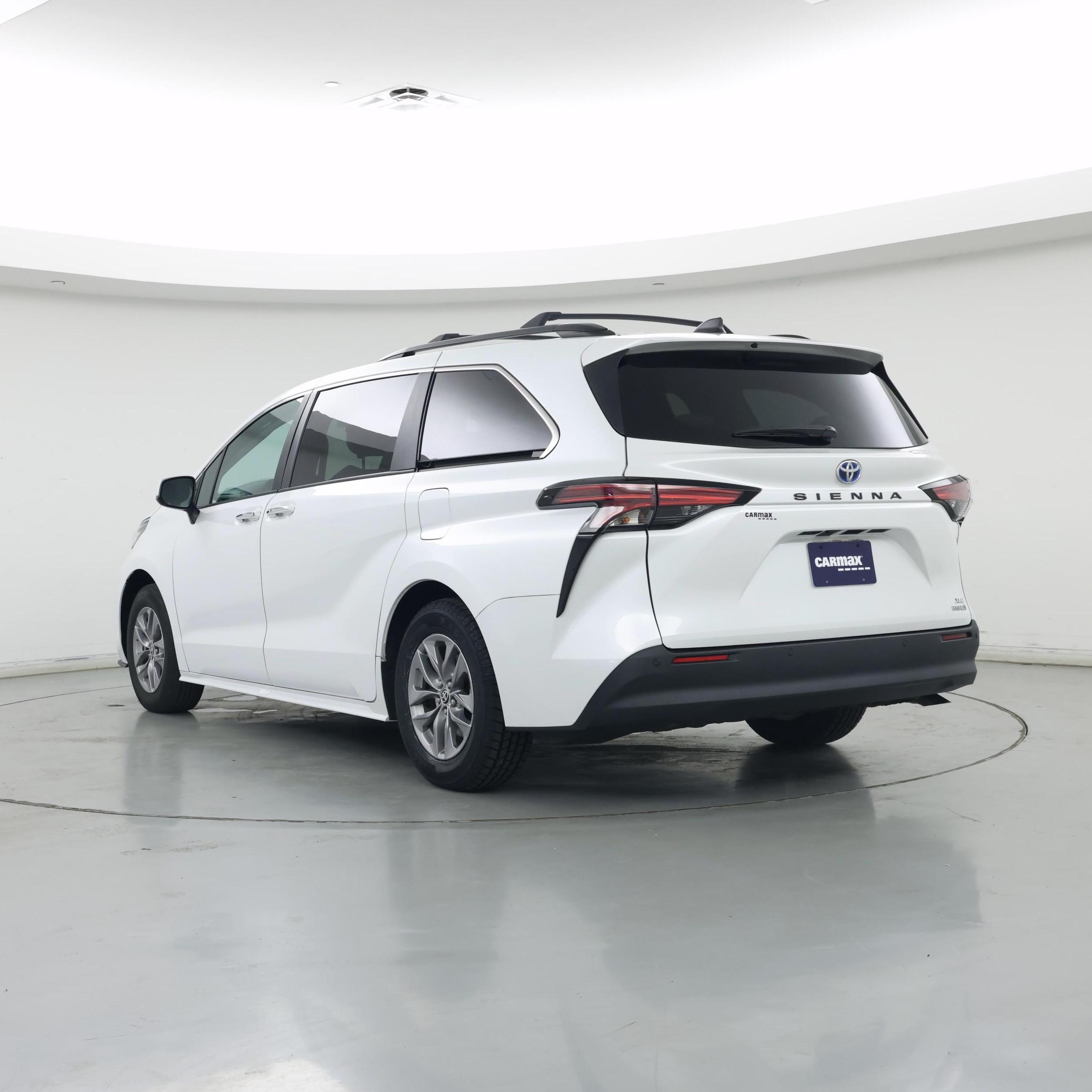 Thumbnail: 2022 Toyota Sienna - 2