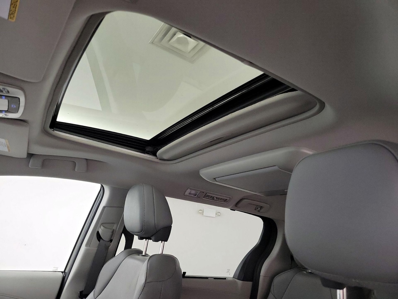 Sunroof(s) & Overhead Airbags