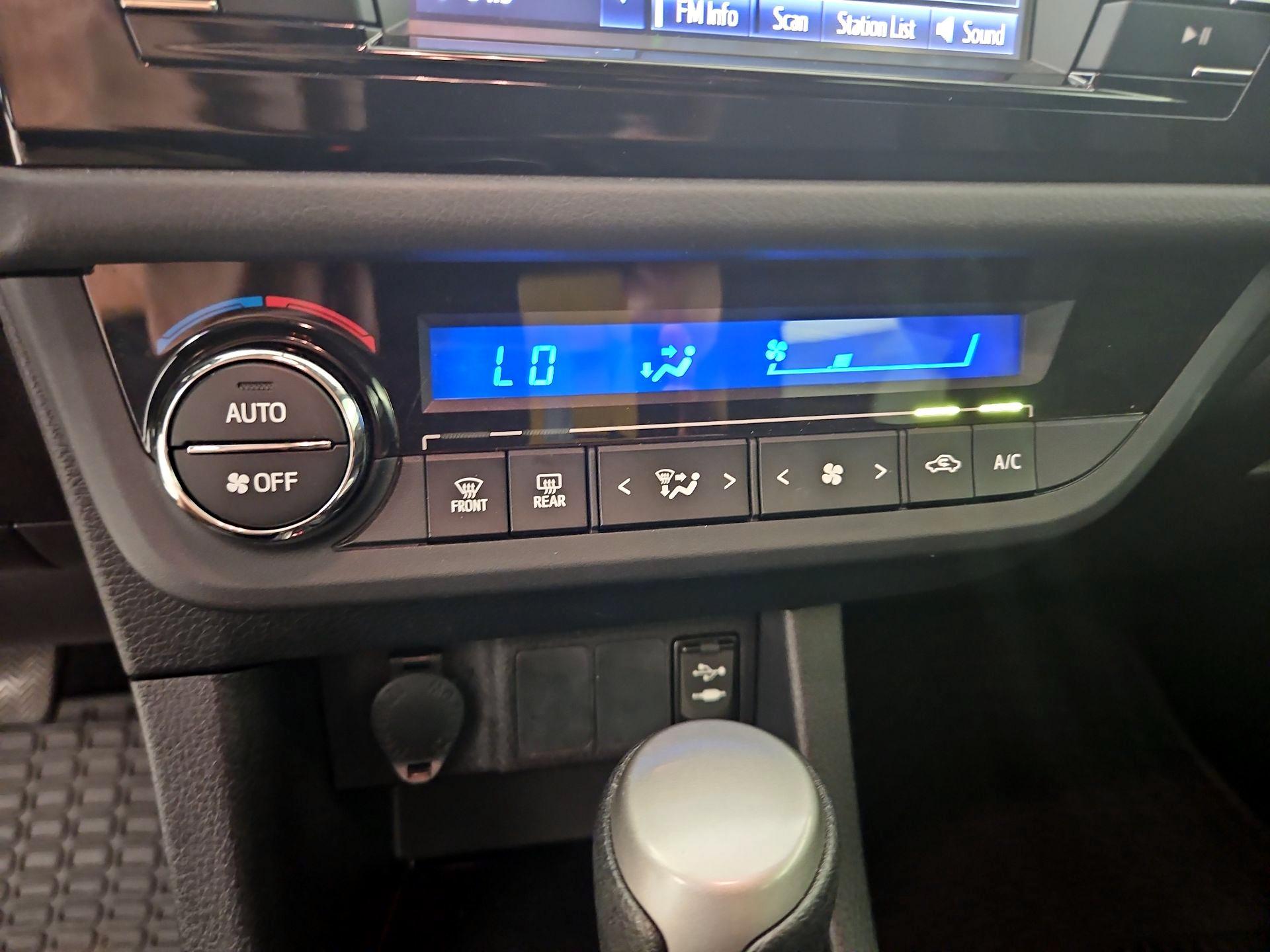 Thumbnail: 2016 Toyota Corolla - 16