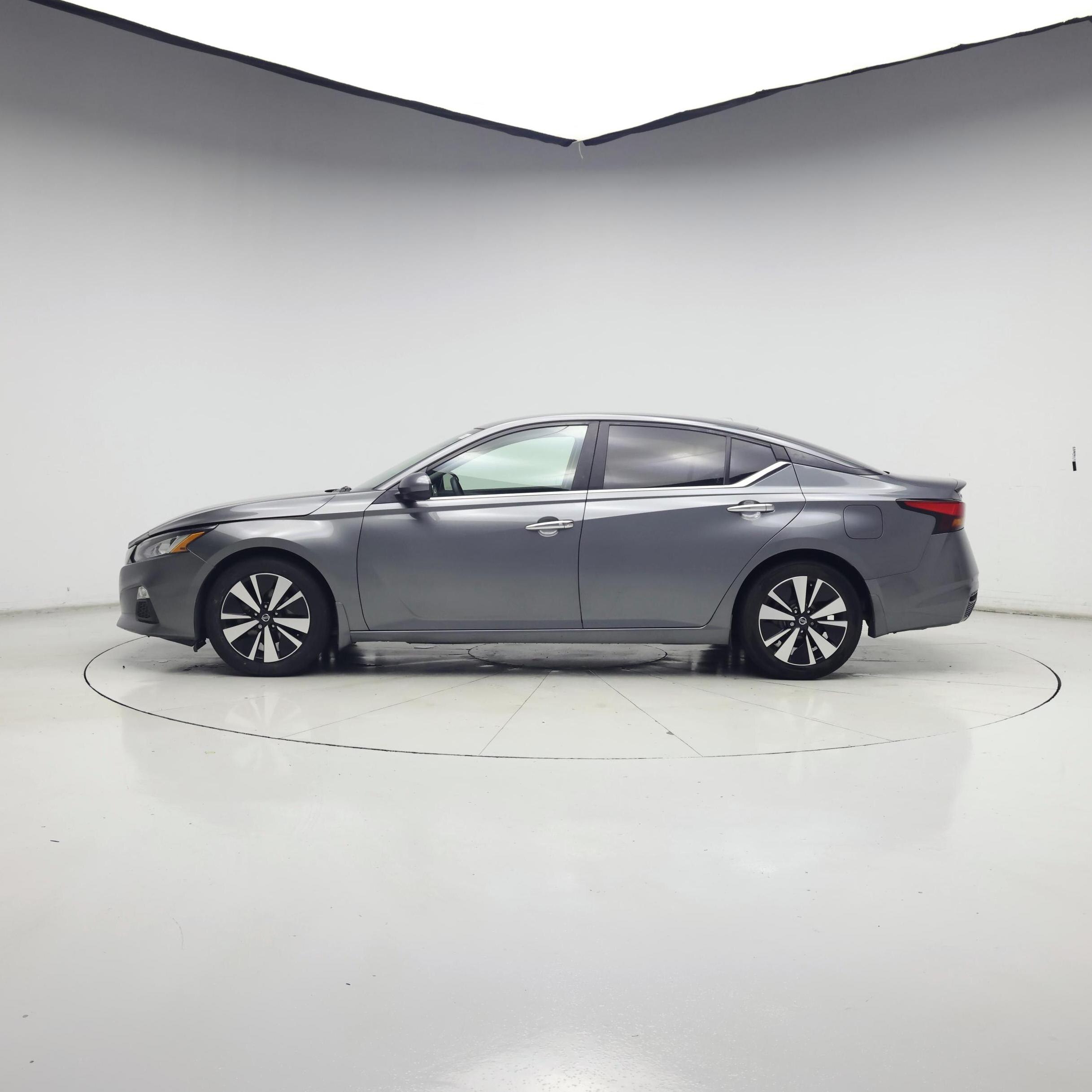 Thumbnail: 2021 Nissan Altima - 3