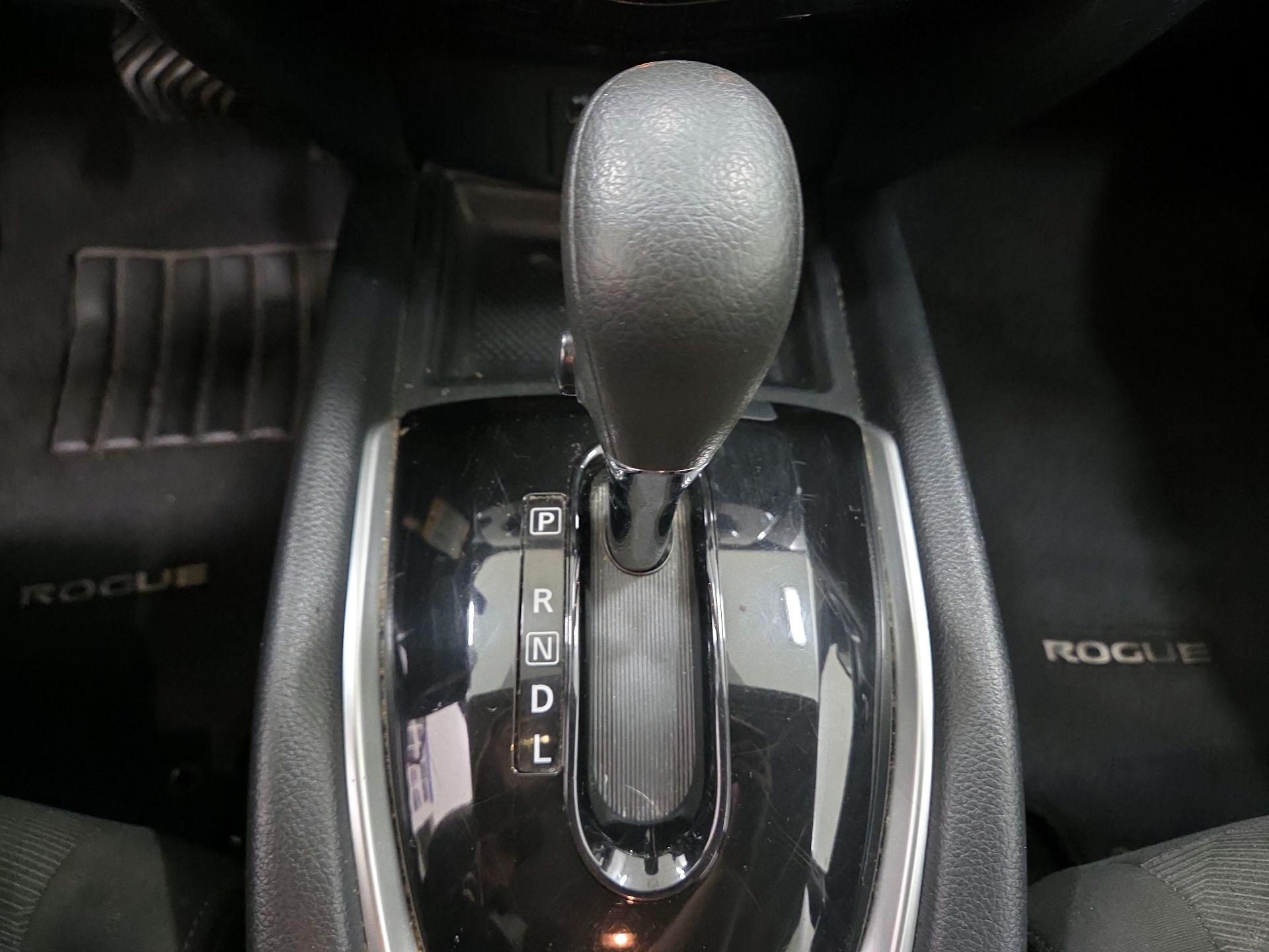 Thumbnail: 2016 Nissan Rogue - 17